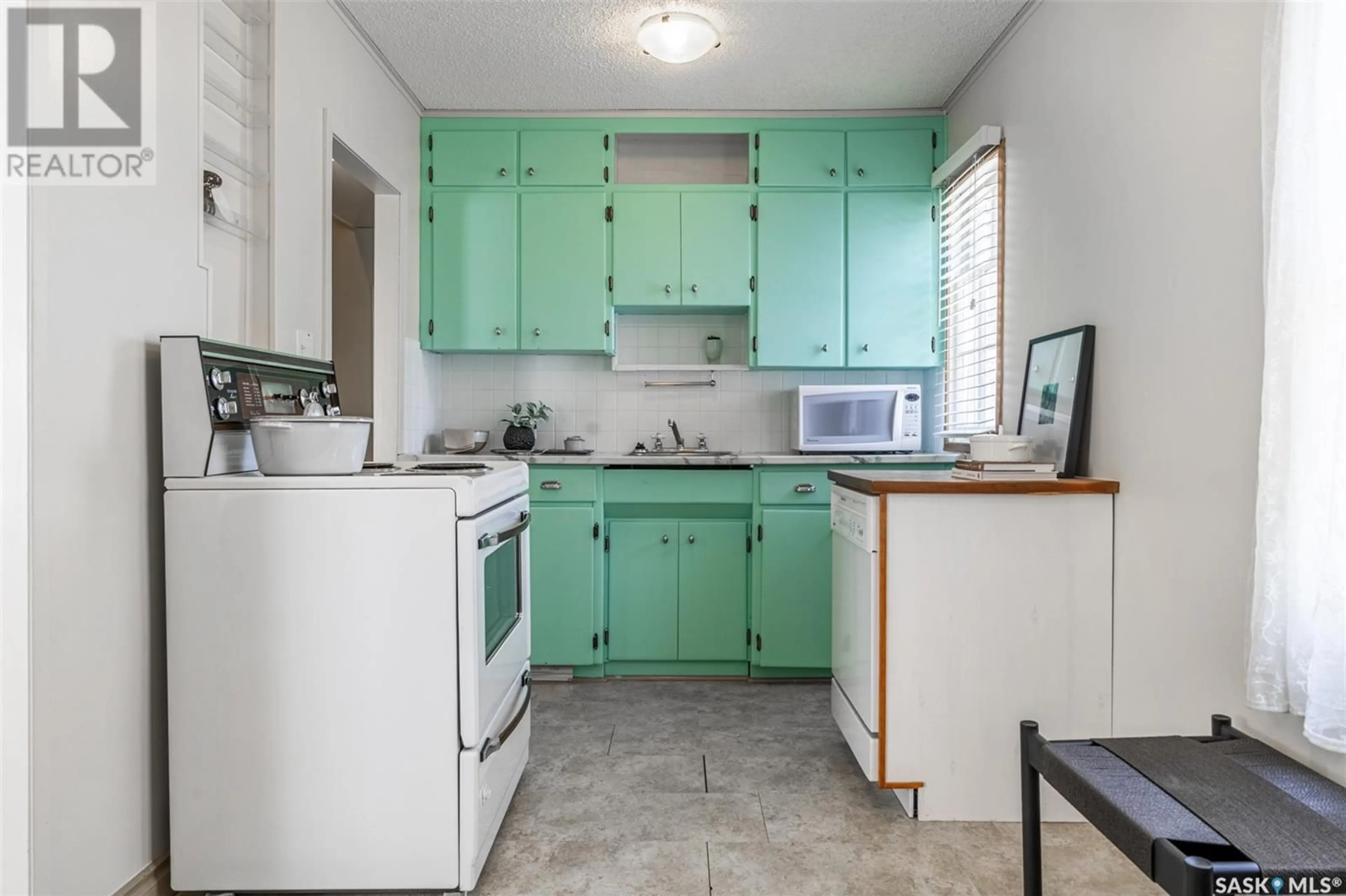 Standard kitchen, unknown for 217 ASH STREET, Saskatoon Saskatchewan S7J0J9