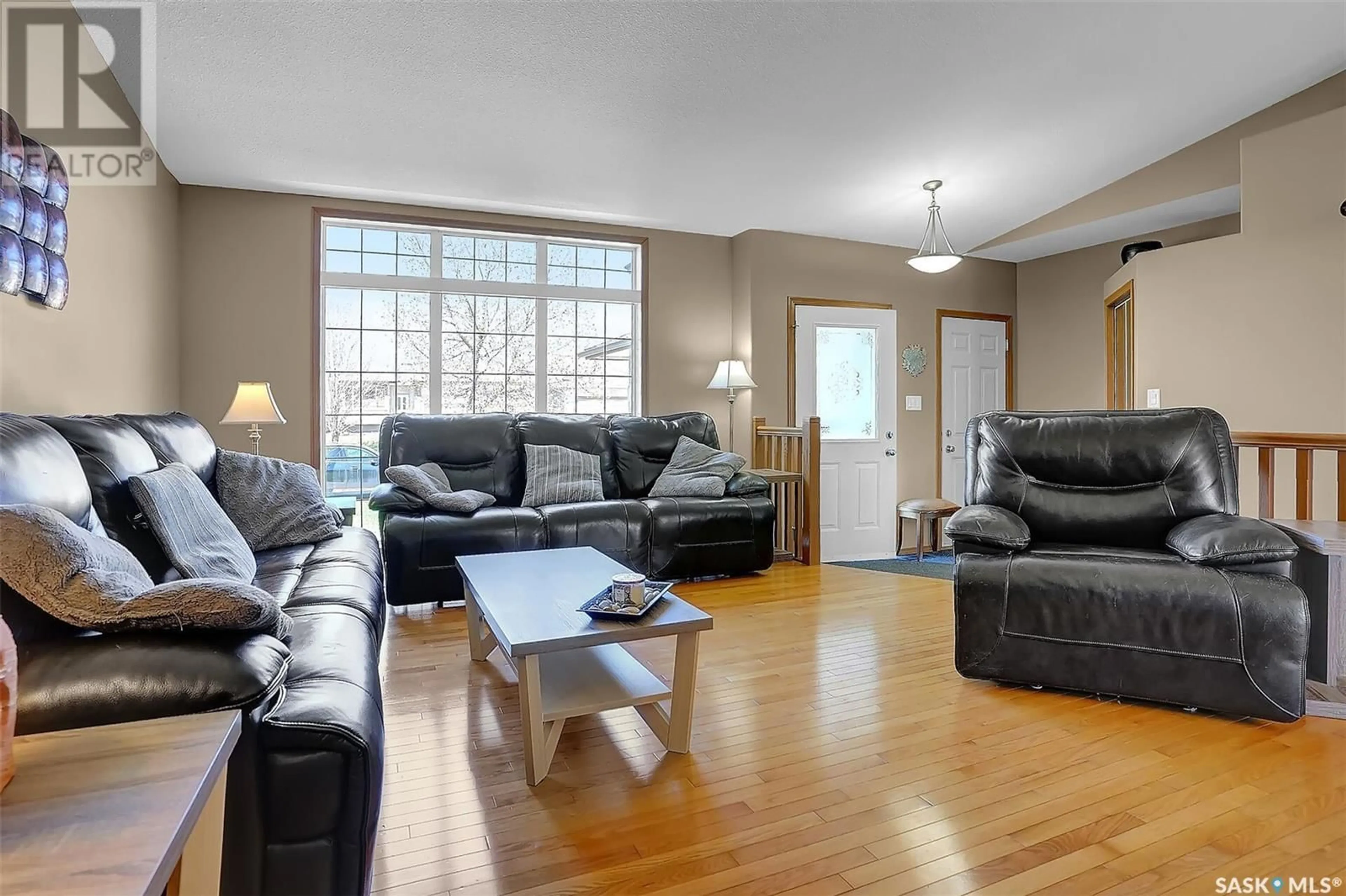Living room with furniture, unknown for 8615 SHERWOOD DRIVE, Regina Saskatchewan S4Y1A5