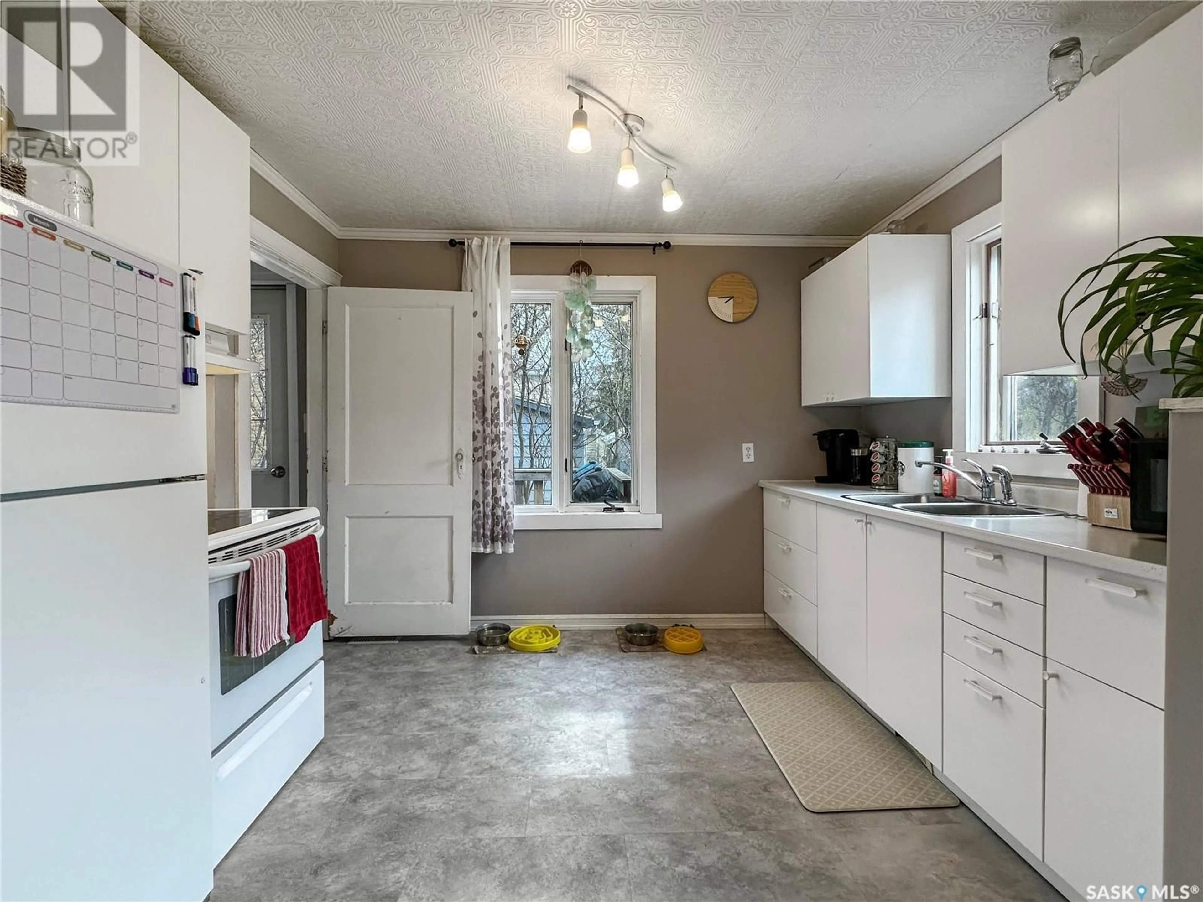 Standard kitchen, unknown for 804 BUXTON STREET, Indian Head Saskatchewan S0G2K0