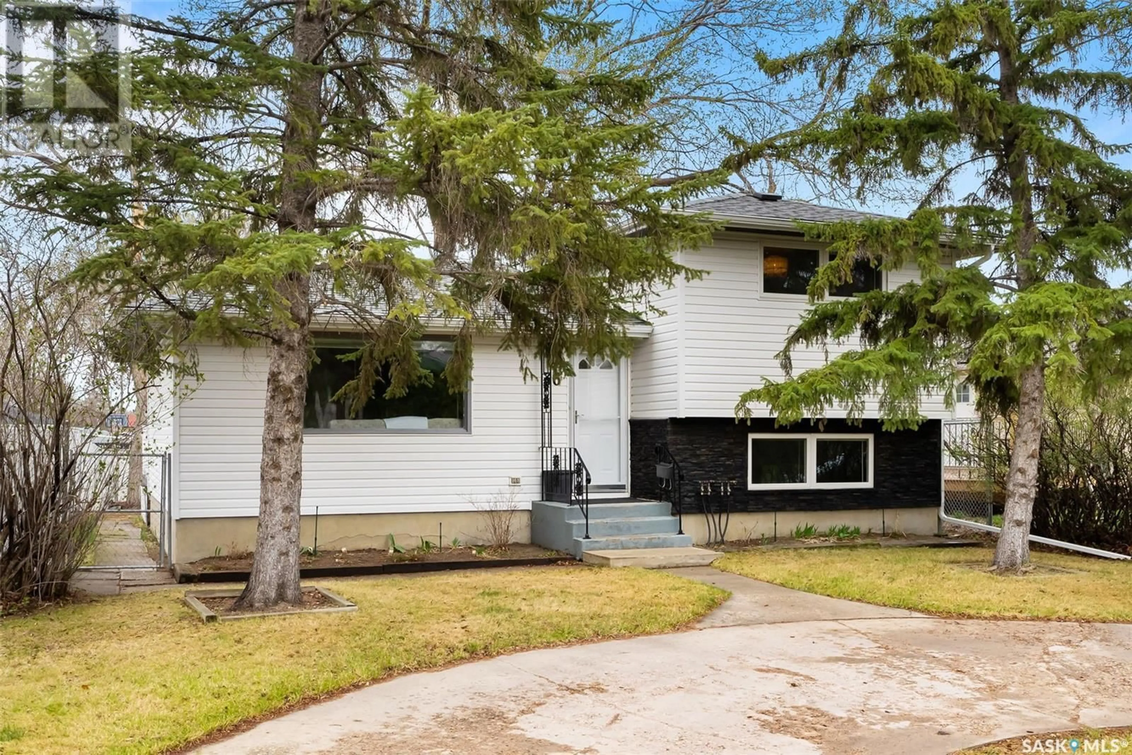 Home with vinyl exterior material, street for 36 EDEN AVENUE, Regina Saskatchewan S4R5M1