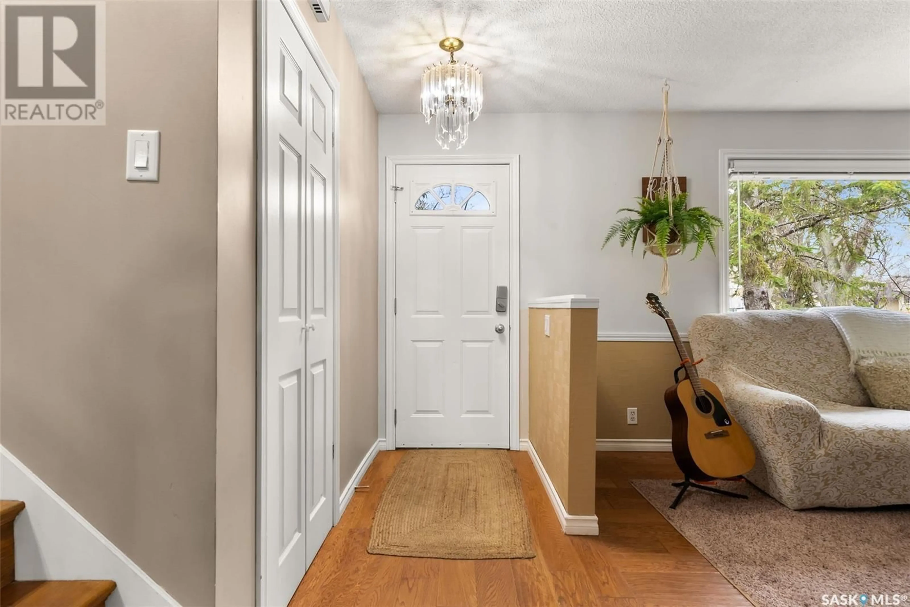 Indoor entryway for 36 EDEN AVENUE, Regina Saskatchewan S4R5M1