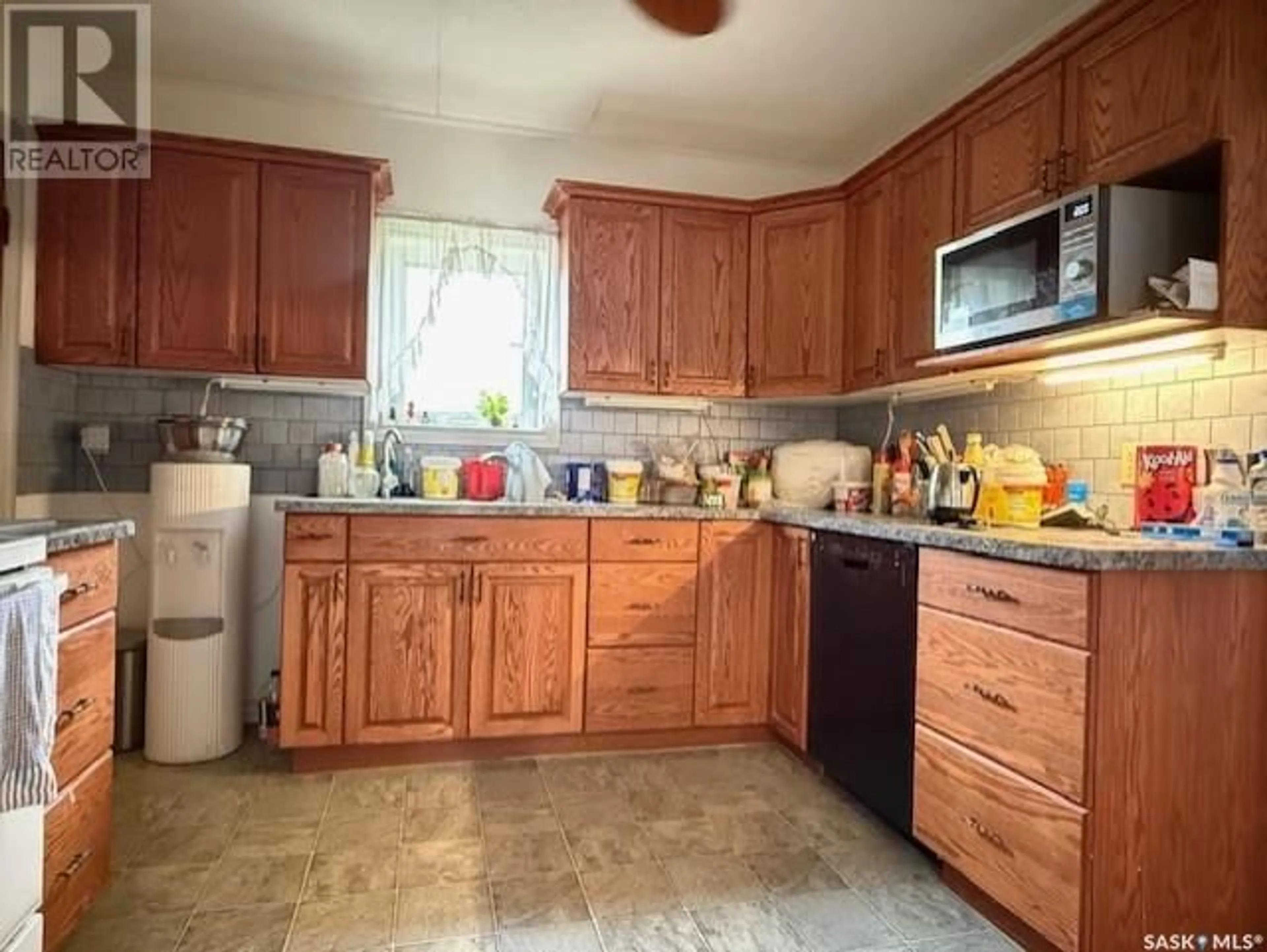 Standard kitchen, unknown for 636 3RD AVENUE, Melville Saskatchewan S0A2P0
