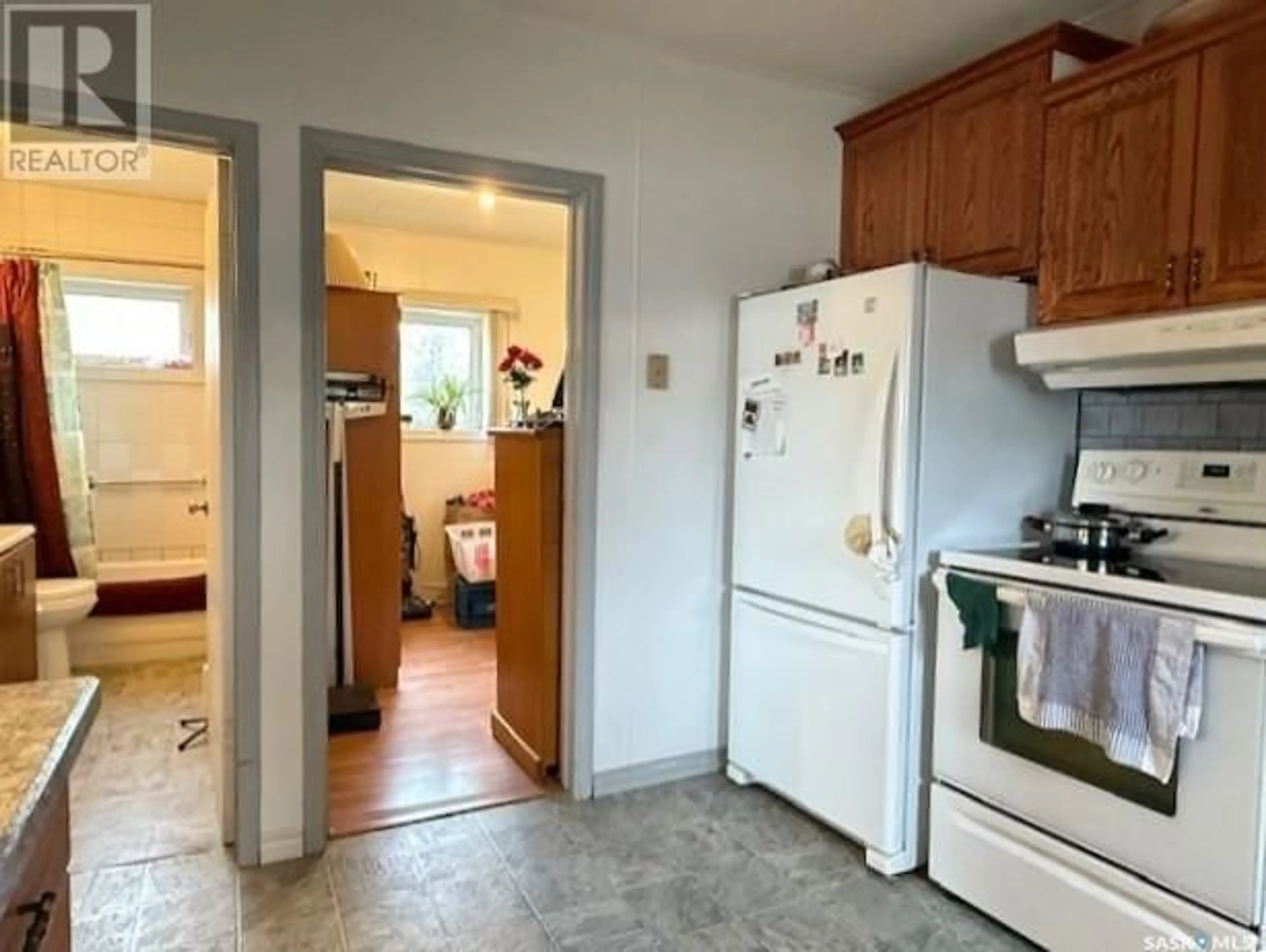 Standard kitchen, unknown for 636 3RD AVENUE, Melville Saskatchewan S0A2P0