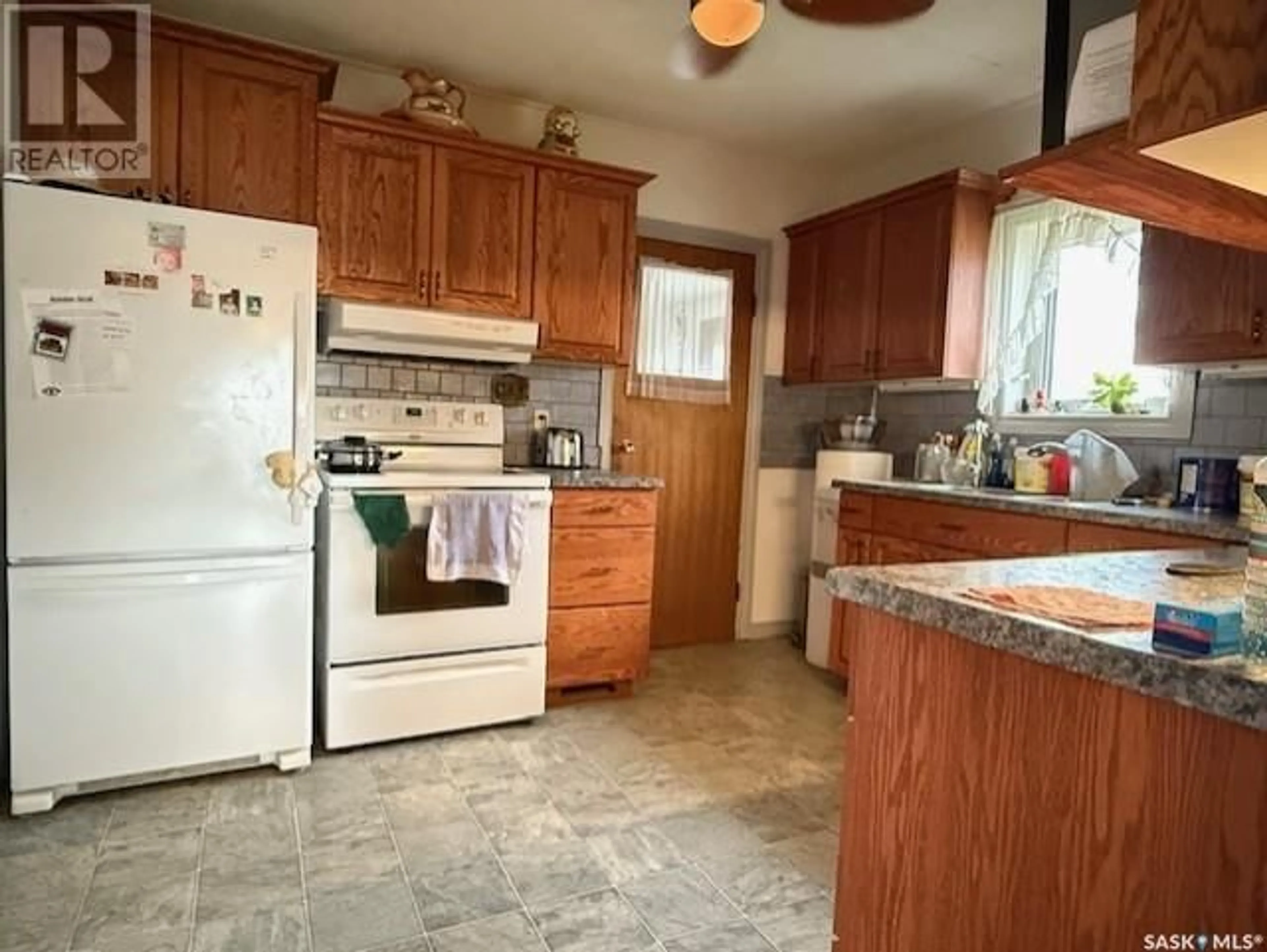 Standard kitchen, ceramic/tile floor for 636 3RD AVENUE, Melville Saskatchewan S0A2P0