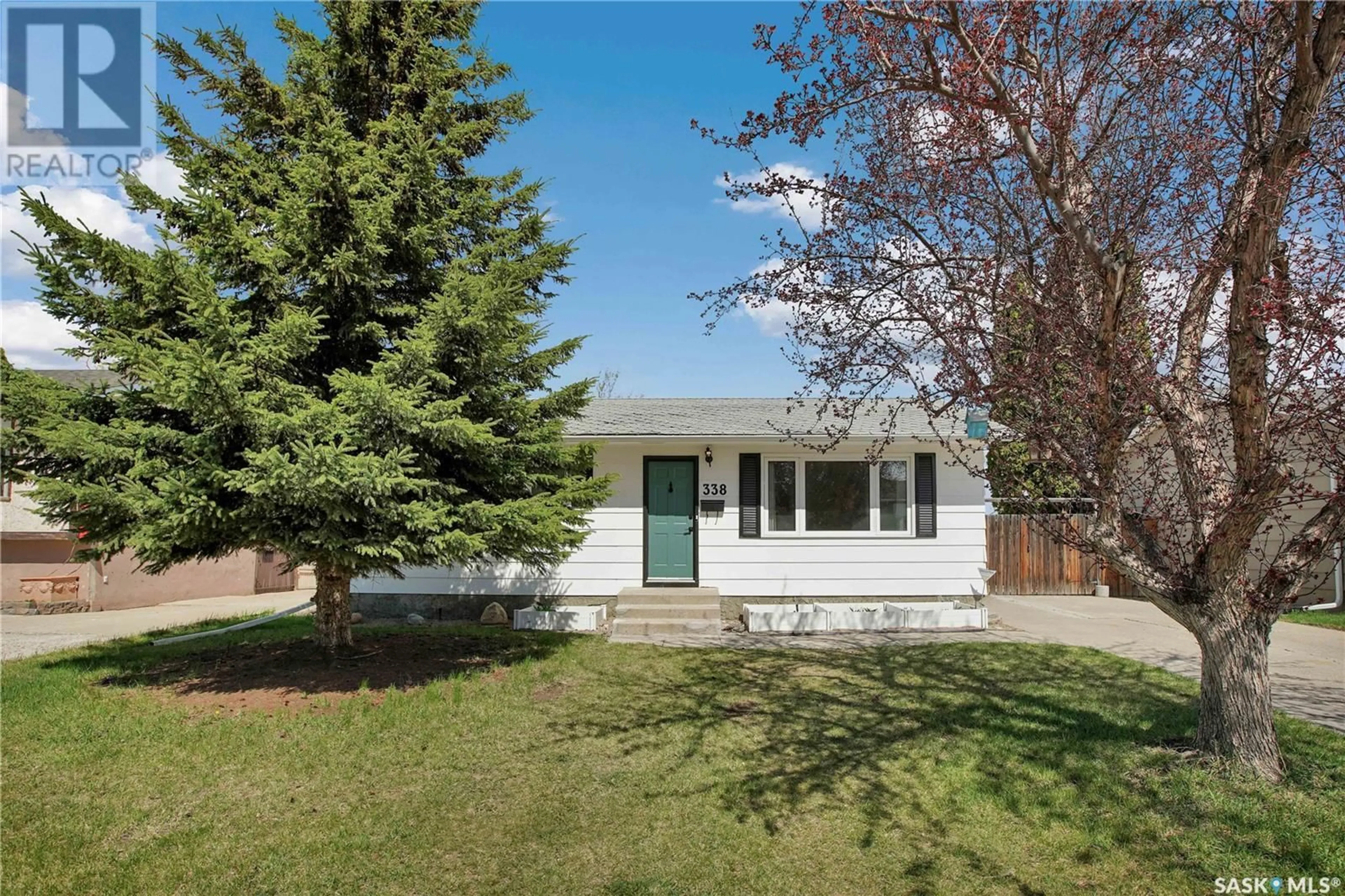 Home with vinyl exterior material, street for 338 THOMAS WAY, Saskatoon Saskatchewan S7M4M9