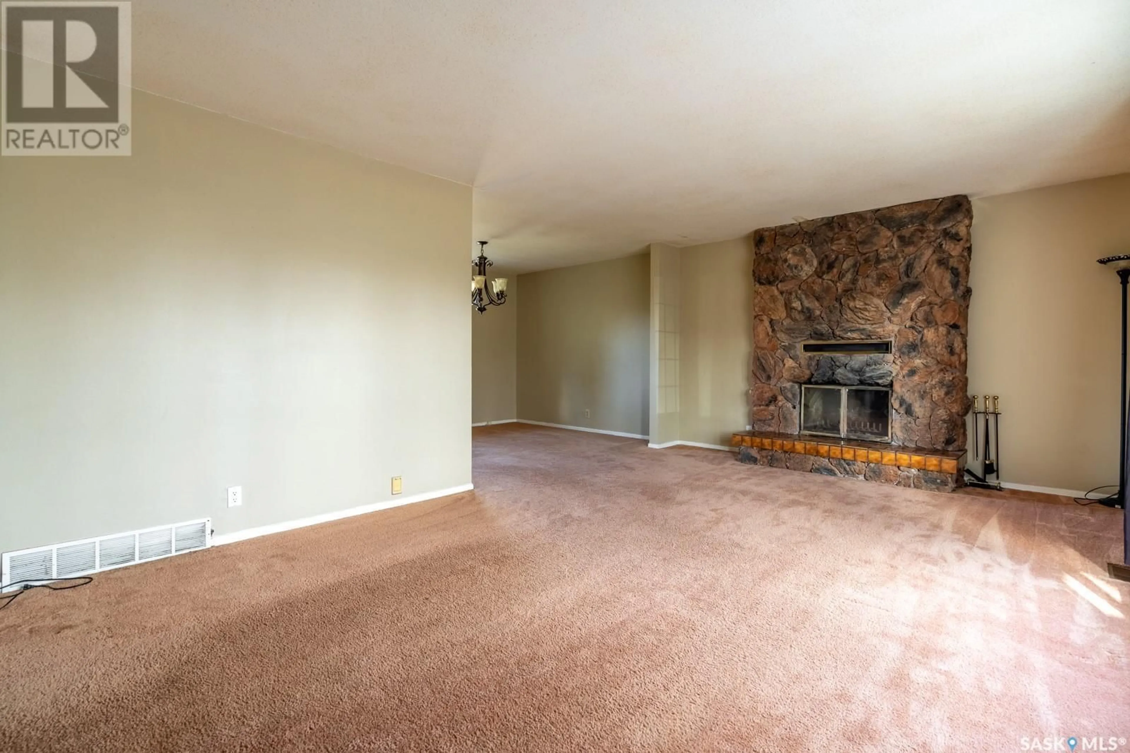 Living room with furniture, carpet floor for 30 WHEATON CRESCENT, Regina Saskatchewan S4S2Z2