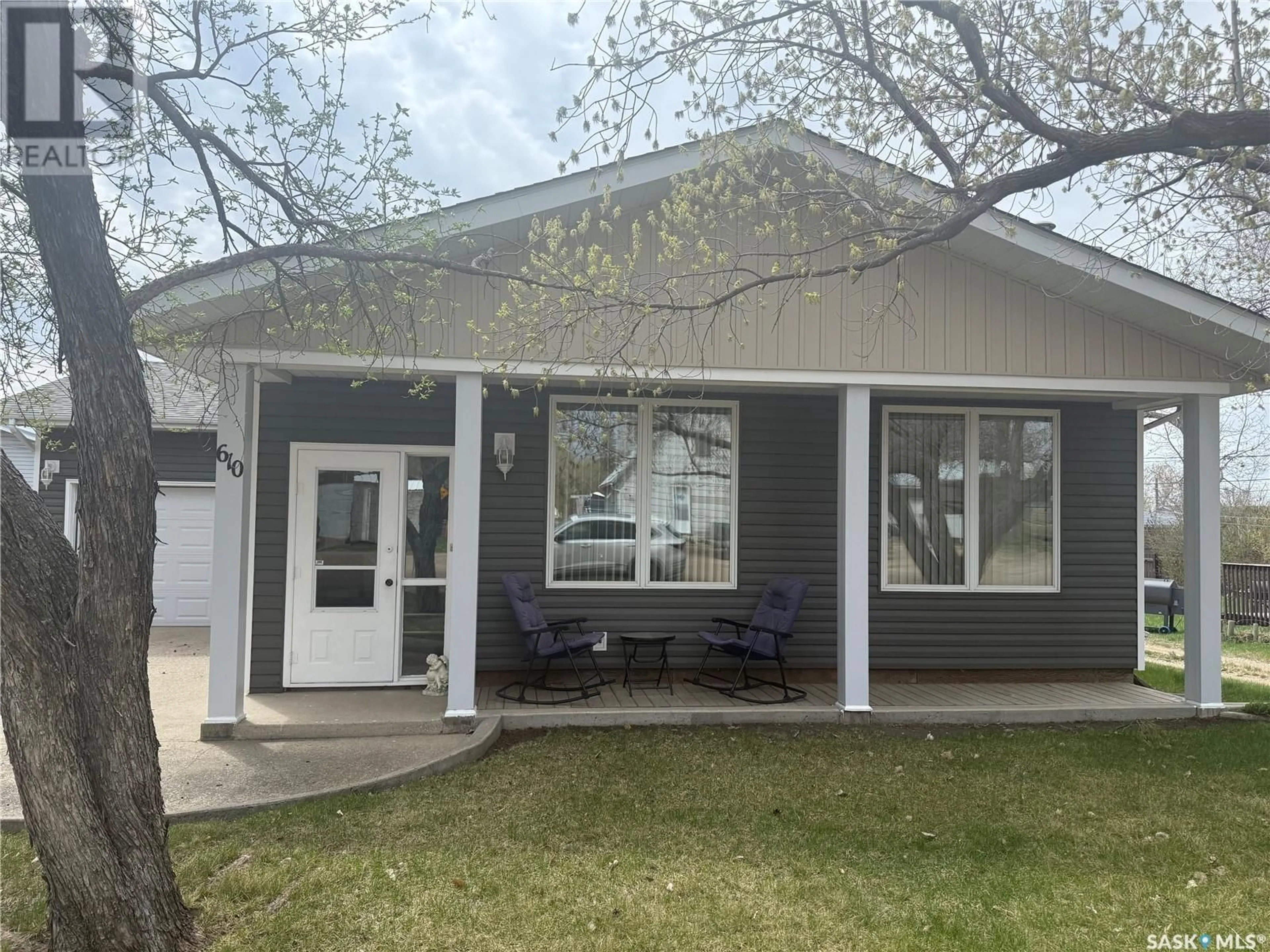 Home with vinyl exterior material, street for 610 CARBON AVENUE, Bienfait Saskatchewan S0C0M0