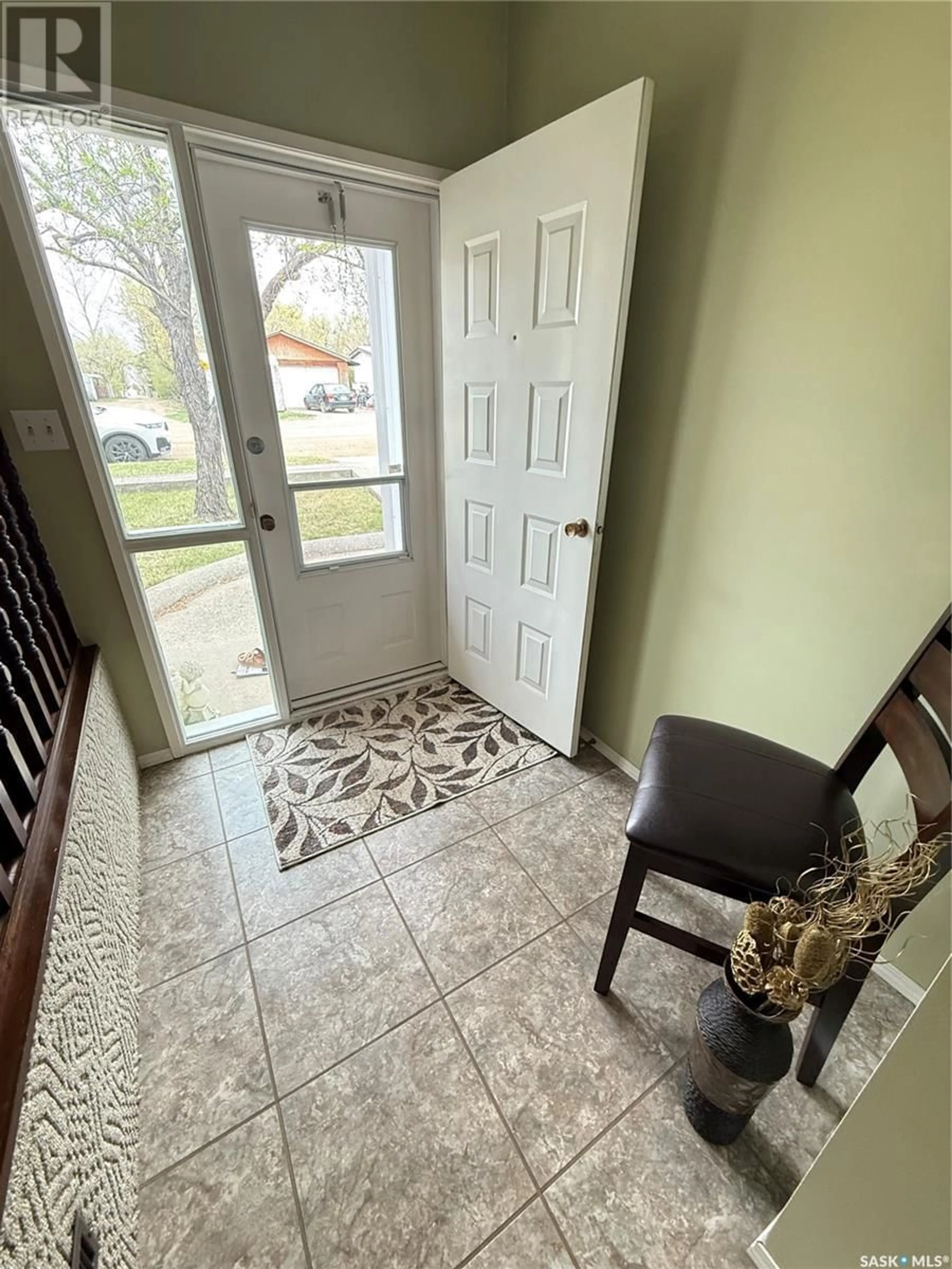 Indoor entryway for 610 CARBON AVENUE, Bienfait Saskatchewan S0C0M0