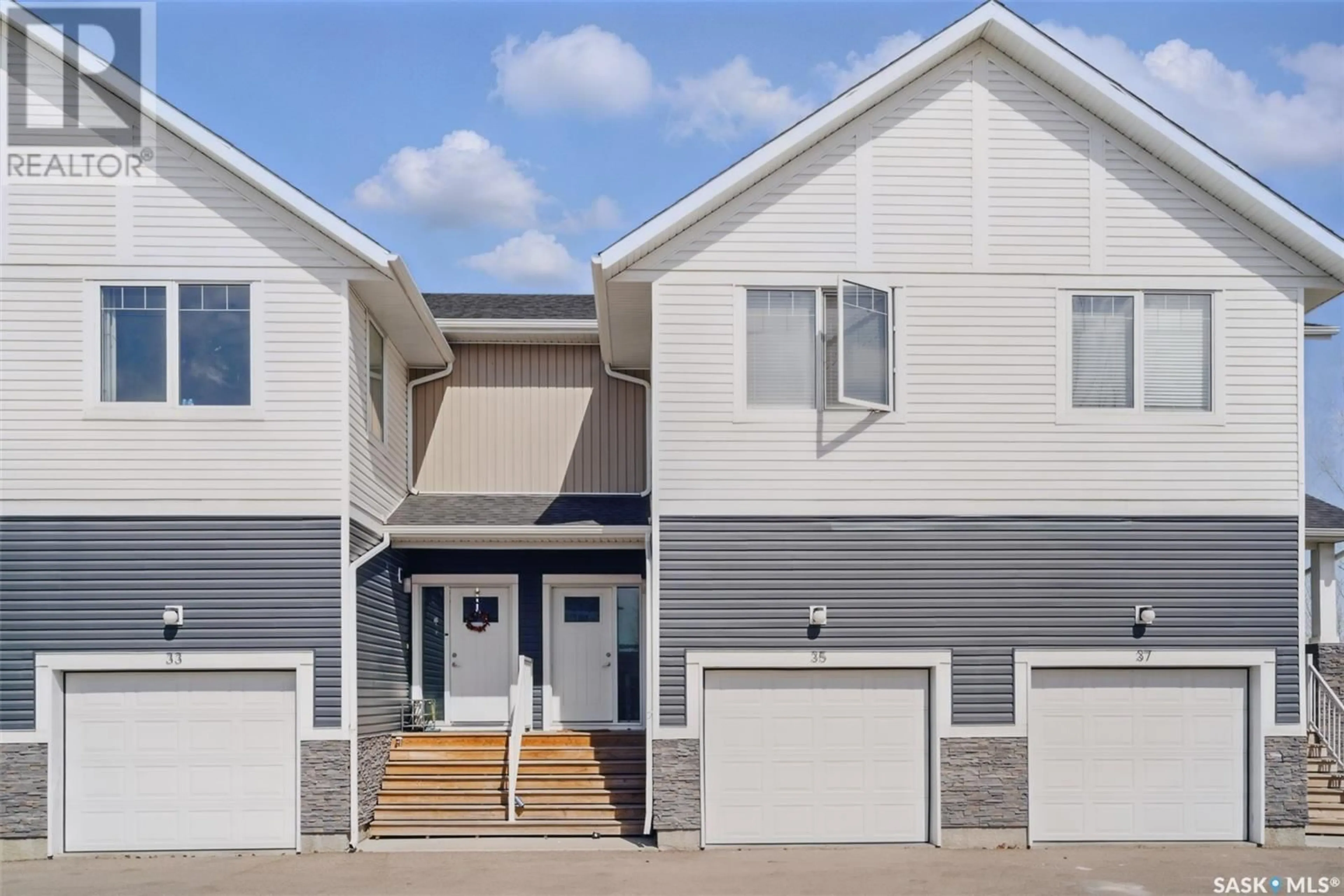 Home with vinyl exterior material, street for 510 - 35 KLOPPENBURG CRESCENT, Saskatoon Saskatchewan S7W0X8
