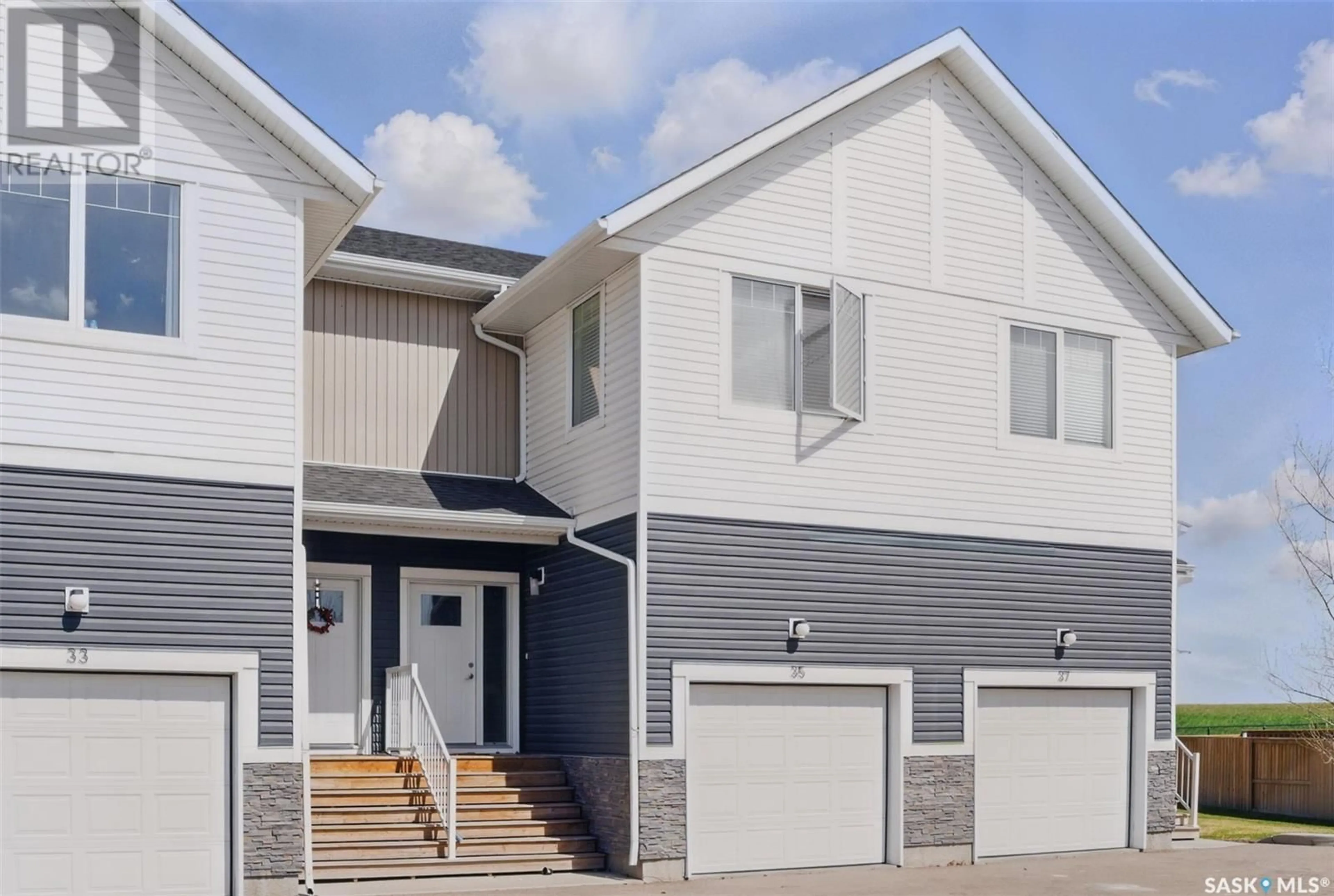 Home with vinyl exterior material, street for 510 - 35 KLOPPENBURG CRESCENT, Saskatoon Saskatchewan S7W0X8