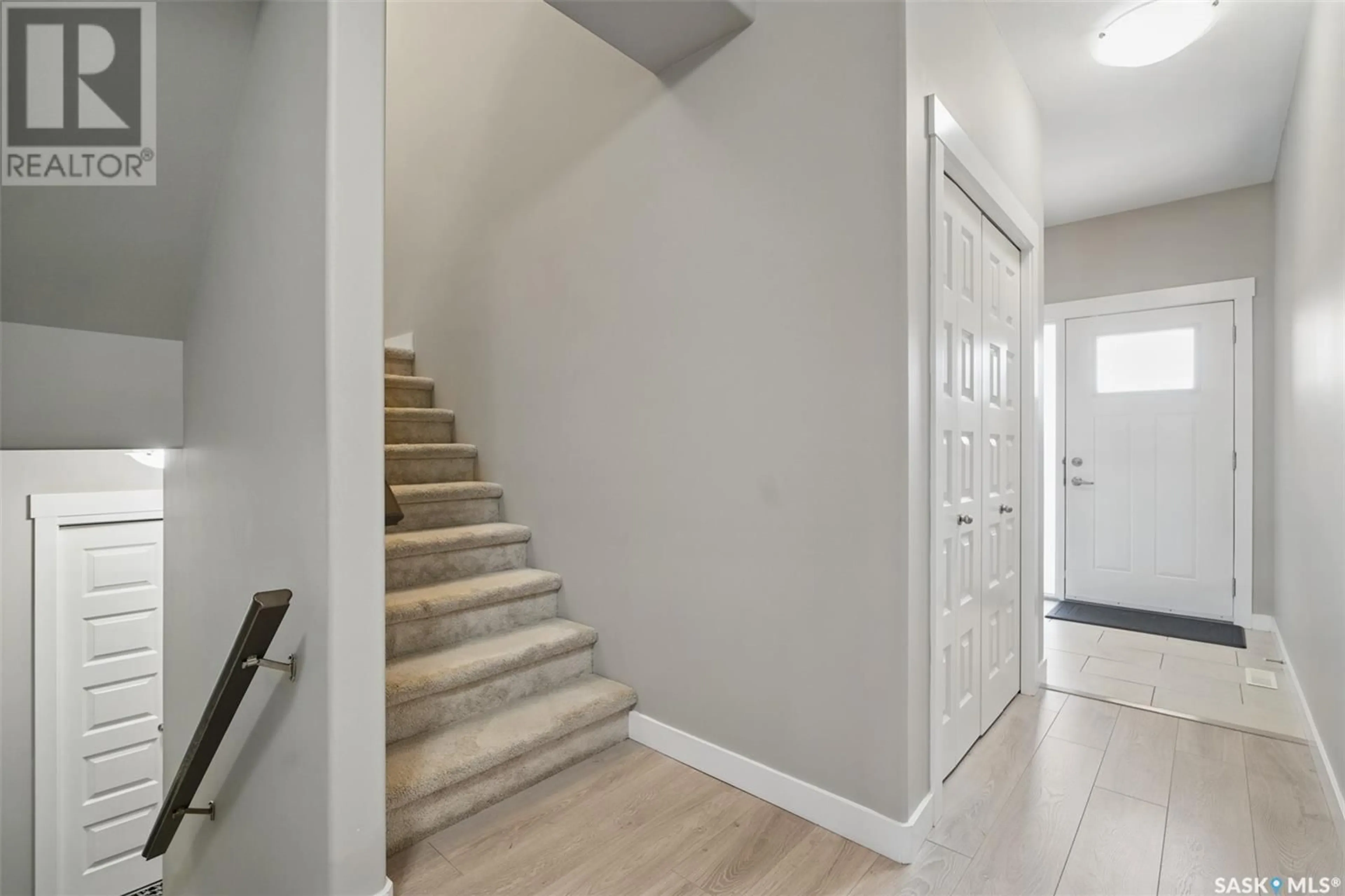 Indoor entryway for 510 - 35 KLOPPENBURG CRESCENT, Saskatoon Saskatchewan S7W0X8