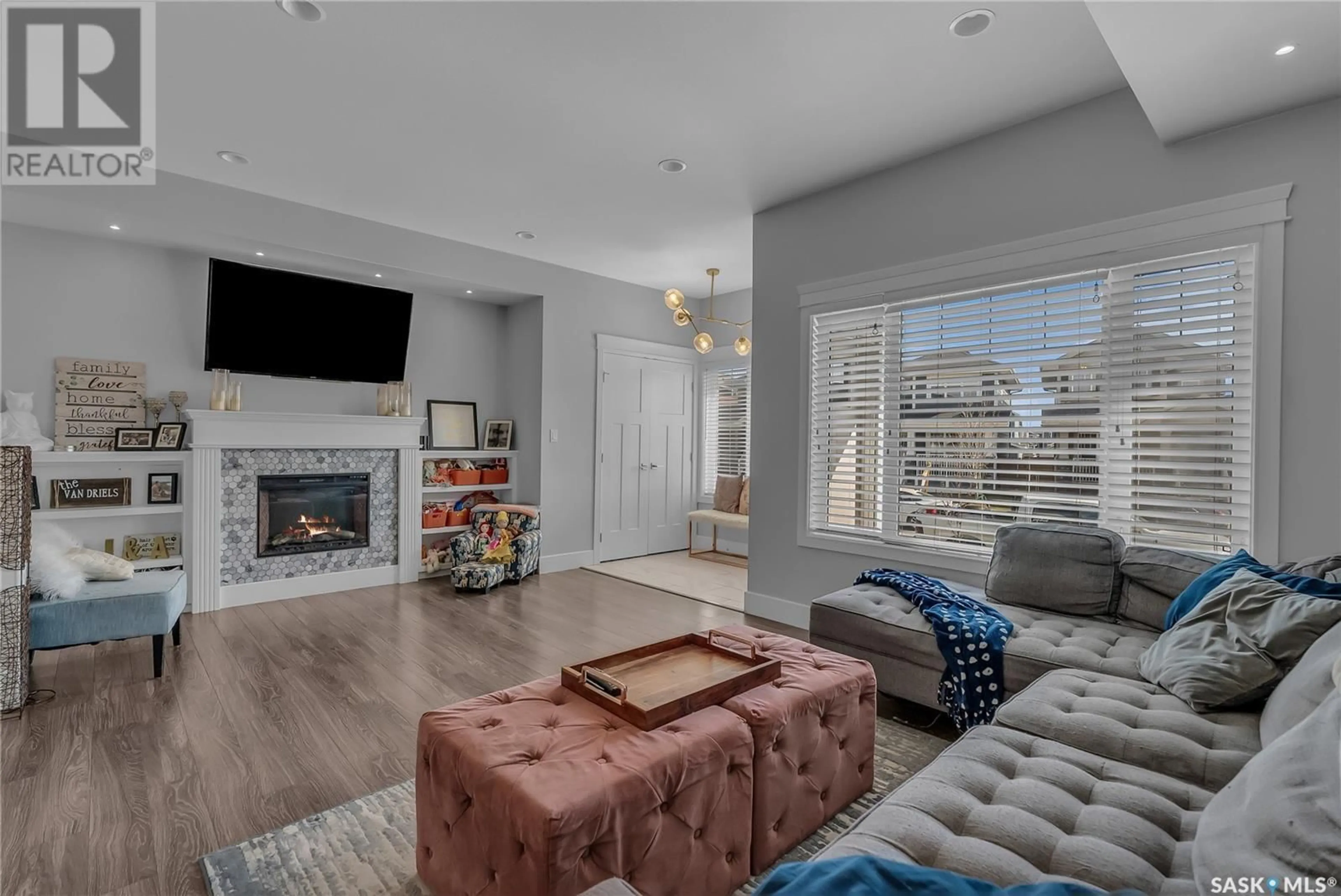 Living room with furniture, unknown for 331 EATON LANE, Saskatoon Saskatchewan S7V0H4