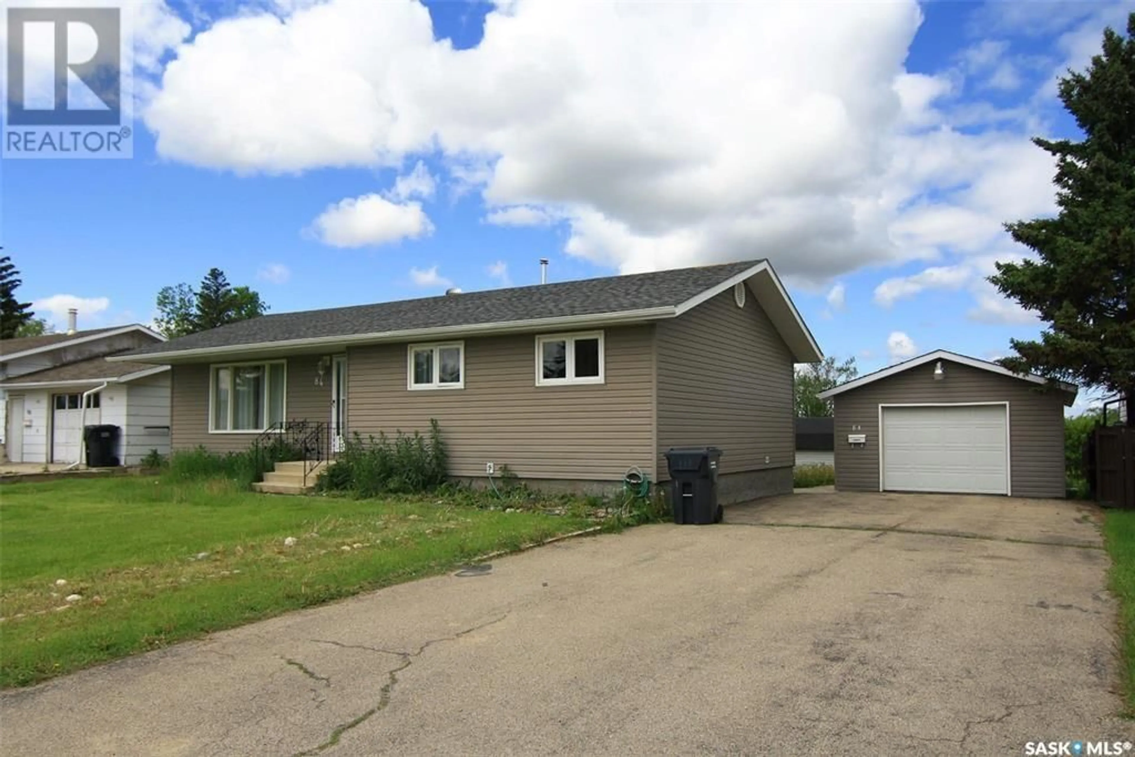 A pic from outside/outdoor area/front of a property/back of a property/a pic from drone, street for 84 CLAREWOOD CRESCENT, Yorkton Saskatchewan S3N2V2