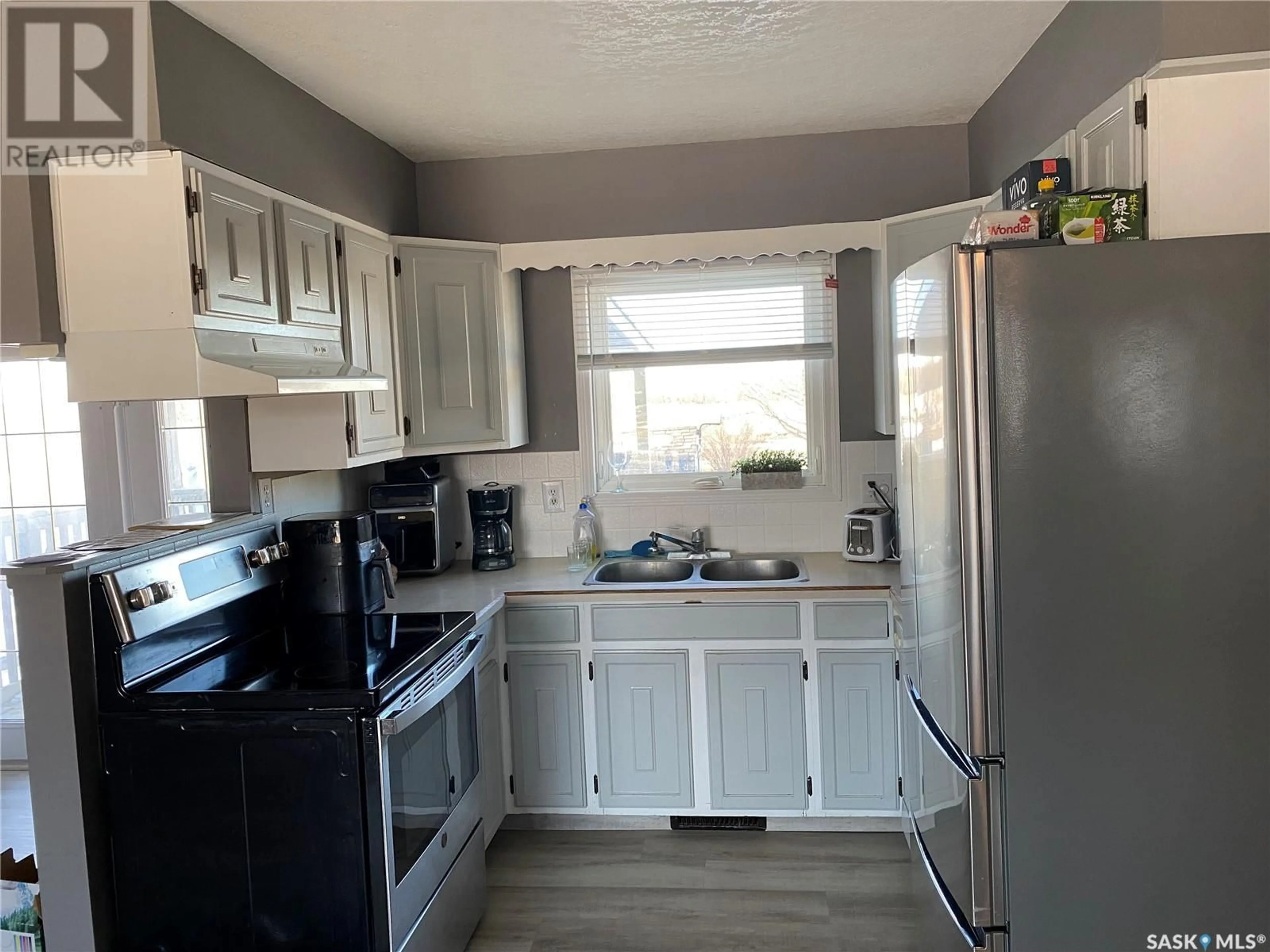 Standard kitchen, unknown for 84 CLAREWOOD CRESCENT, Yorkton Saskatchewan S3N2V2