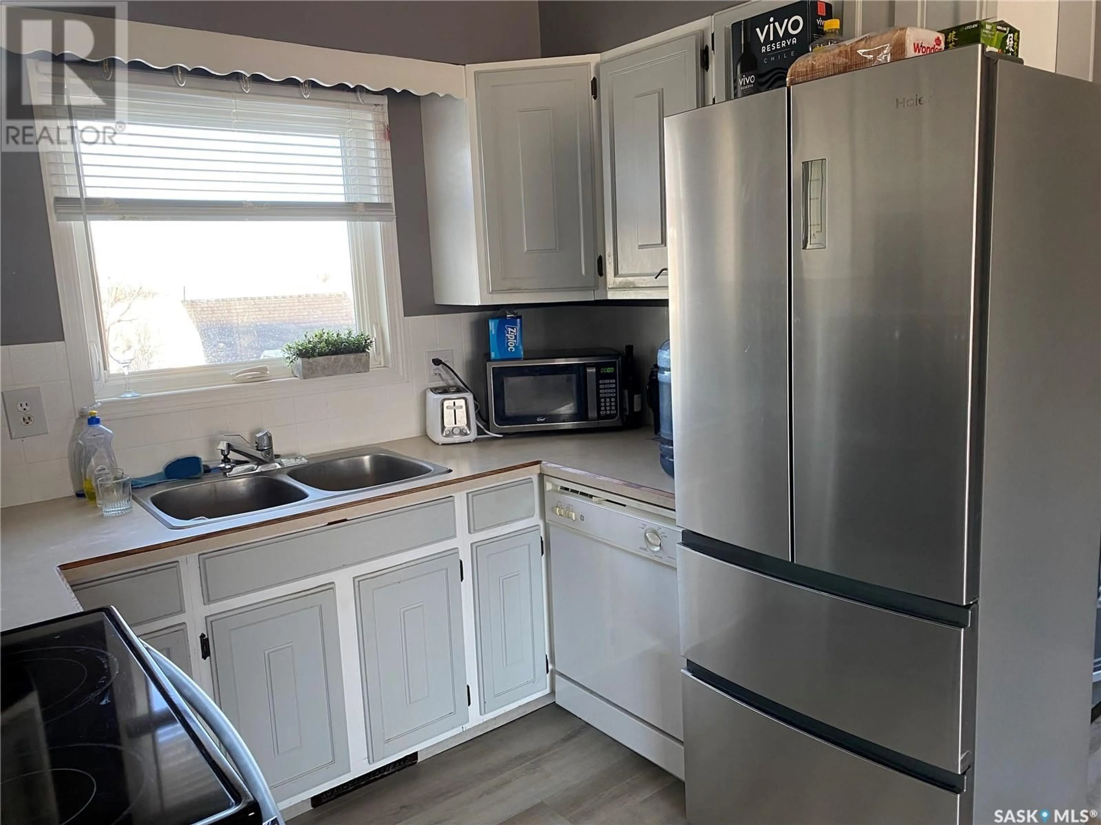 Standard kitchen, unknown for 84 CLAREWOOD CRESCENT, Yorkton Saskatchewan S3N2V2