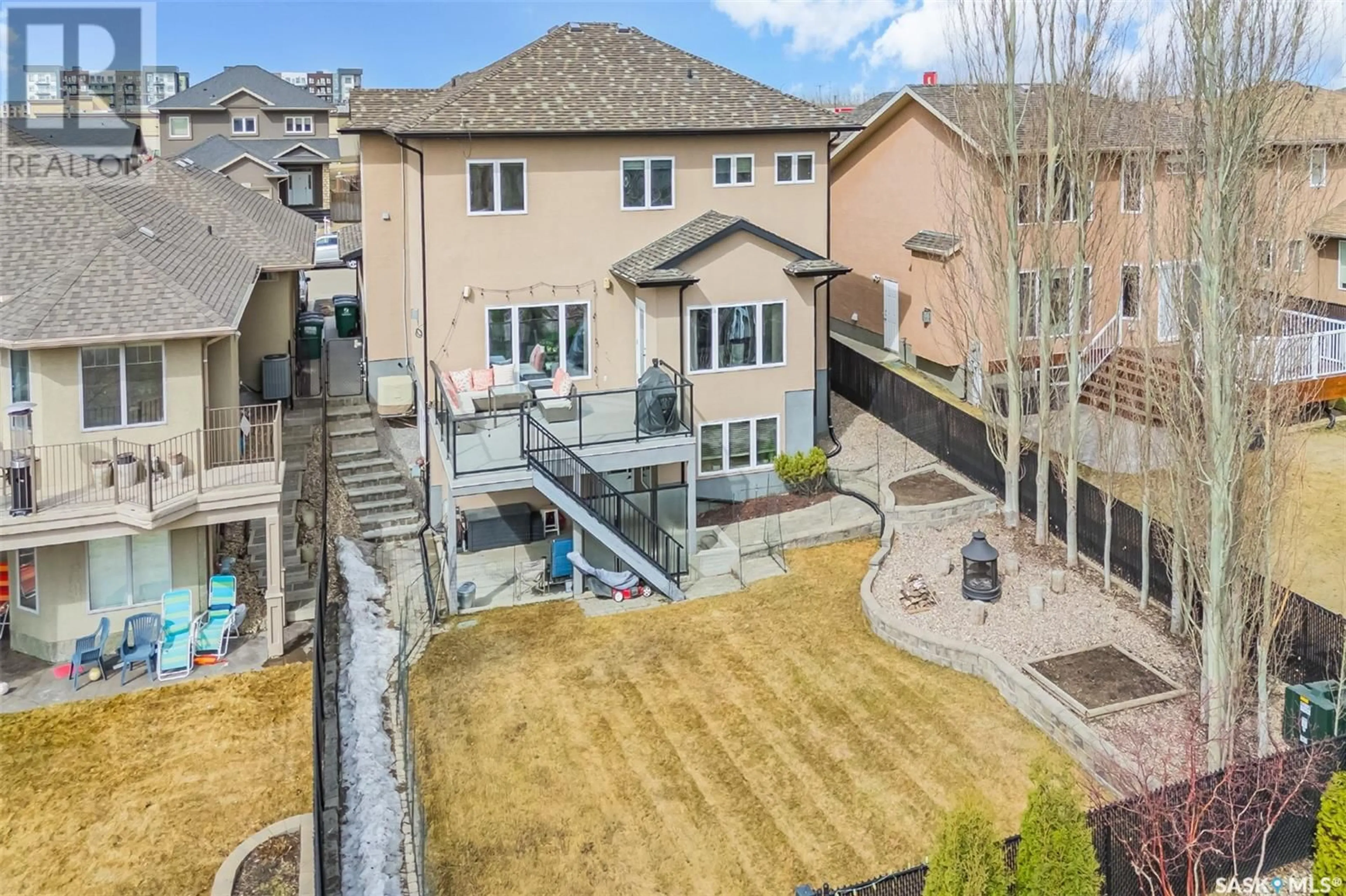 A pic from outside/outdoor area/front of a property/back of a property/a pic from drone, street for 362 THODE AVENUE, Saskatoon Saskatchewan S7W1B9