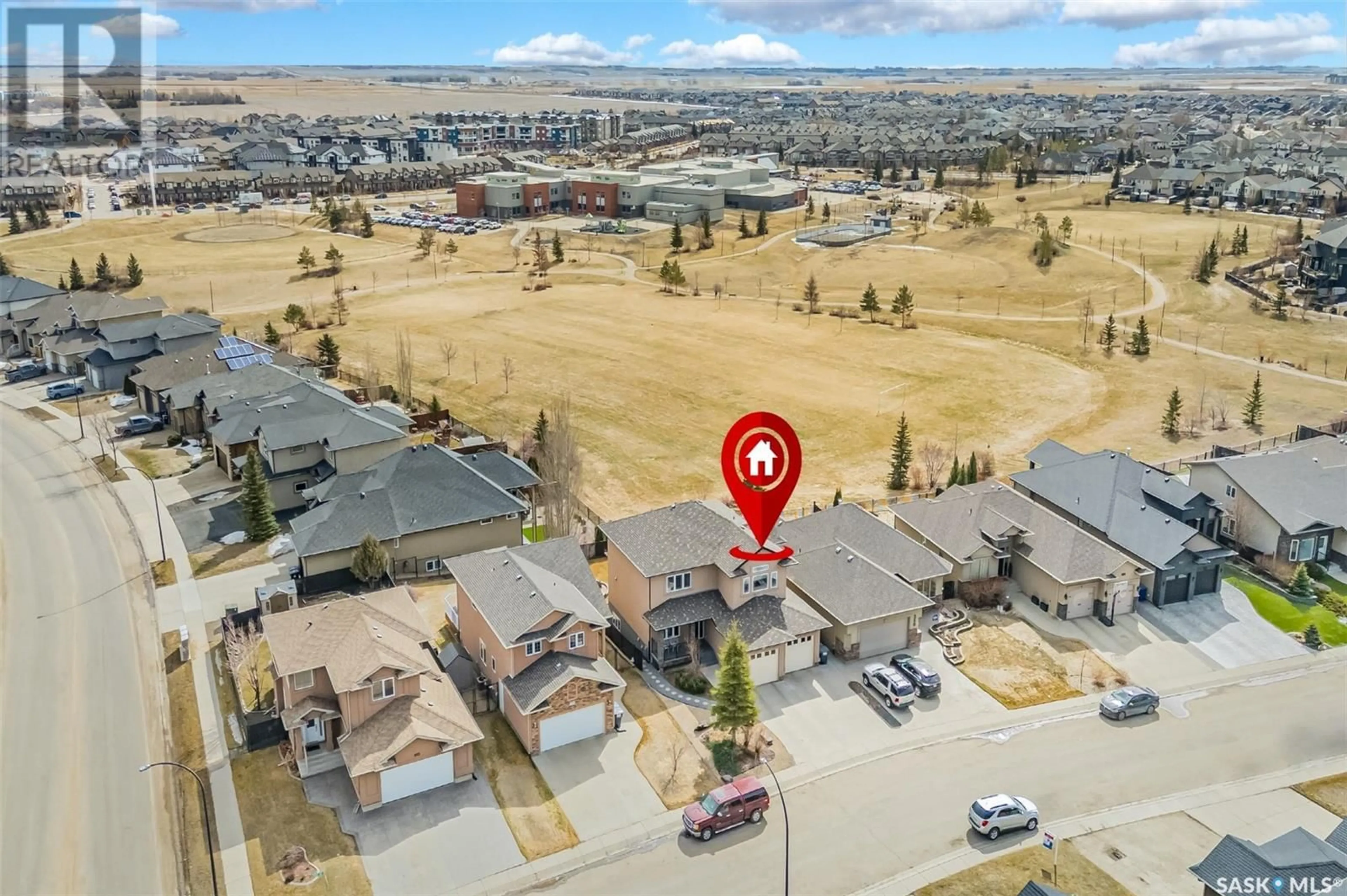 A pic from outside/outdoor area/front of a property/back of a property/a pic from drone, street for 362 THODE AVENUE, Saskatoon Saskatchewan S7W1B9