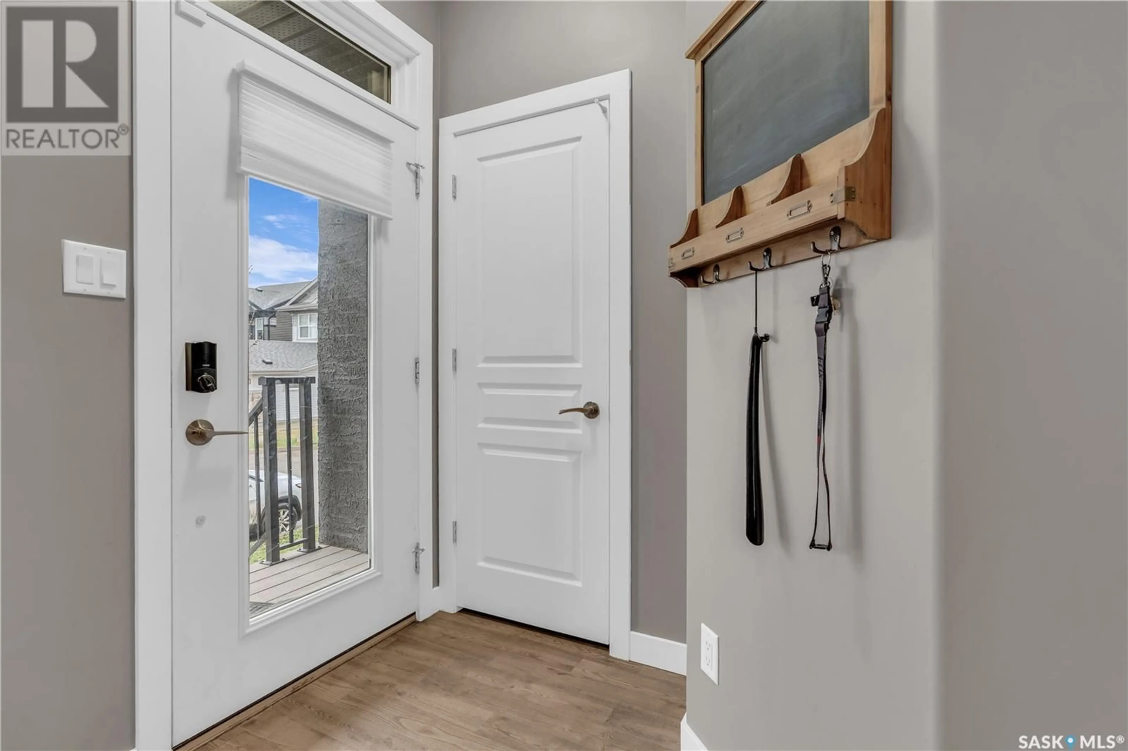 Indoor entryway for 5438 MCCLELLAND DRIVE, Regina Saskatchewan S4W0K8
