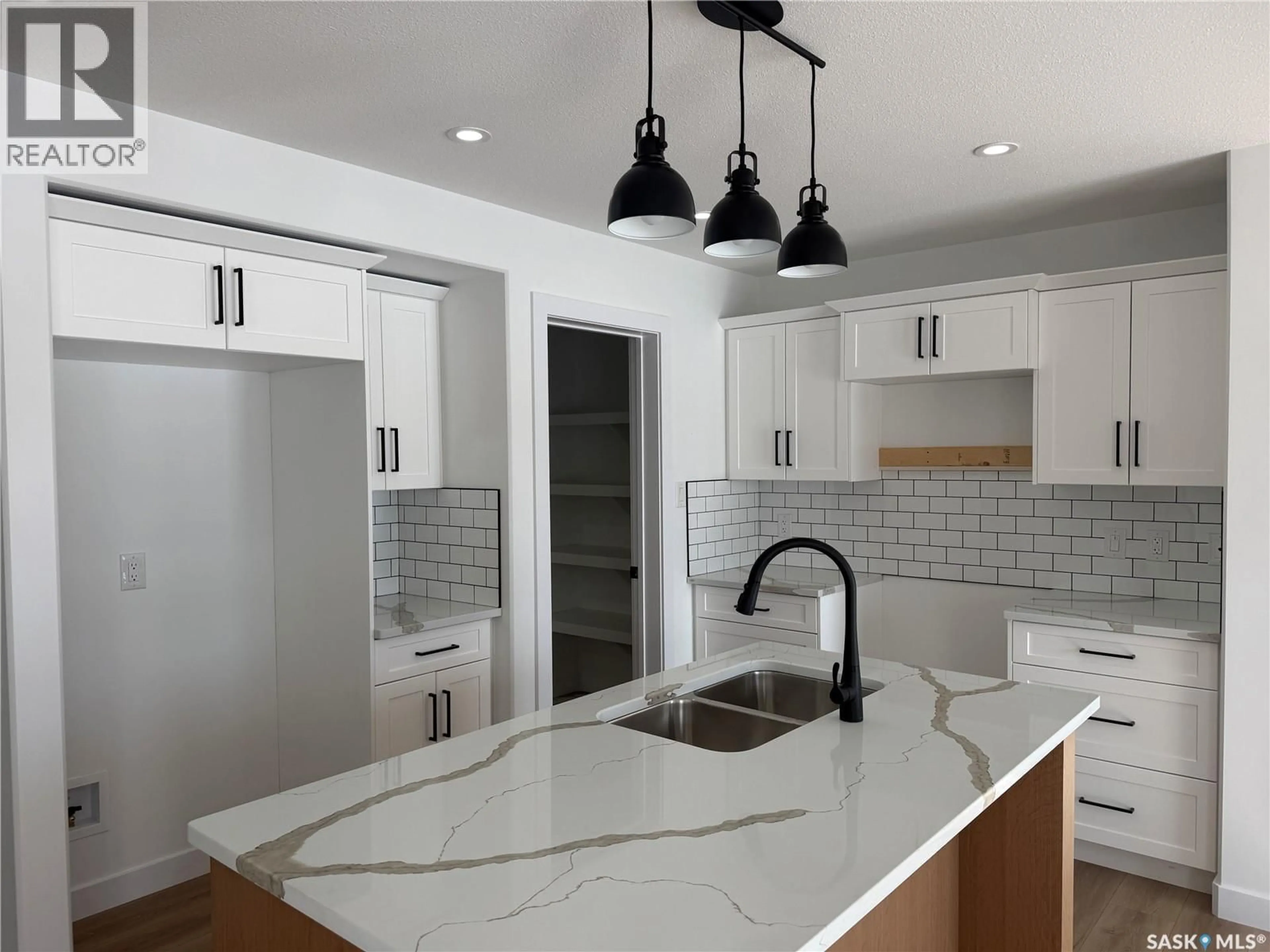 Open concept kitchen, ceramic/tile floor for 174 DORAN WAY, Saskatoon Saskatchewan S7V0Z7