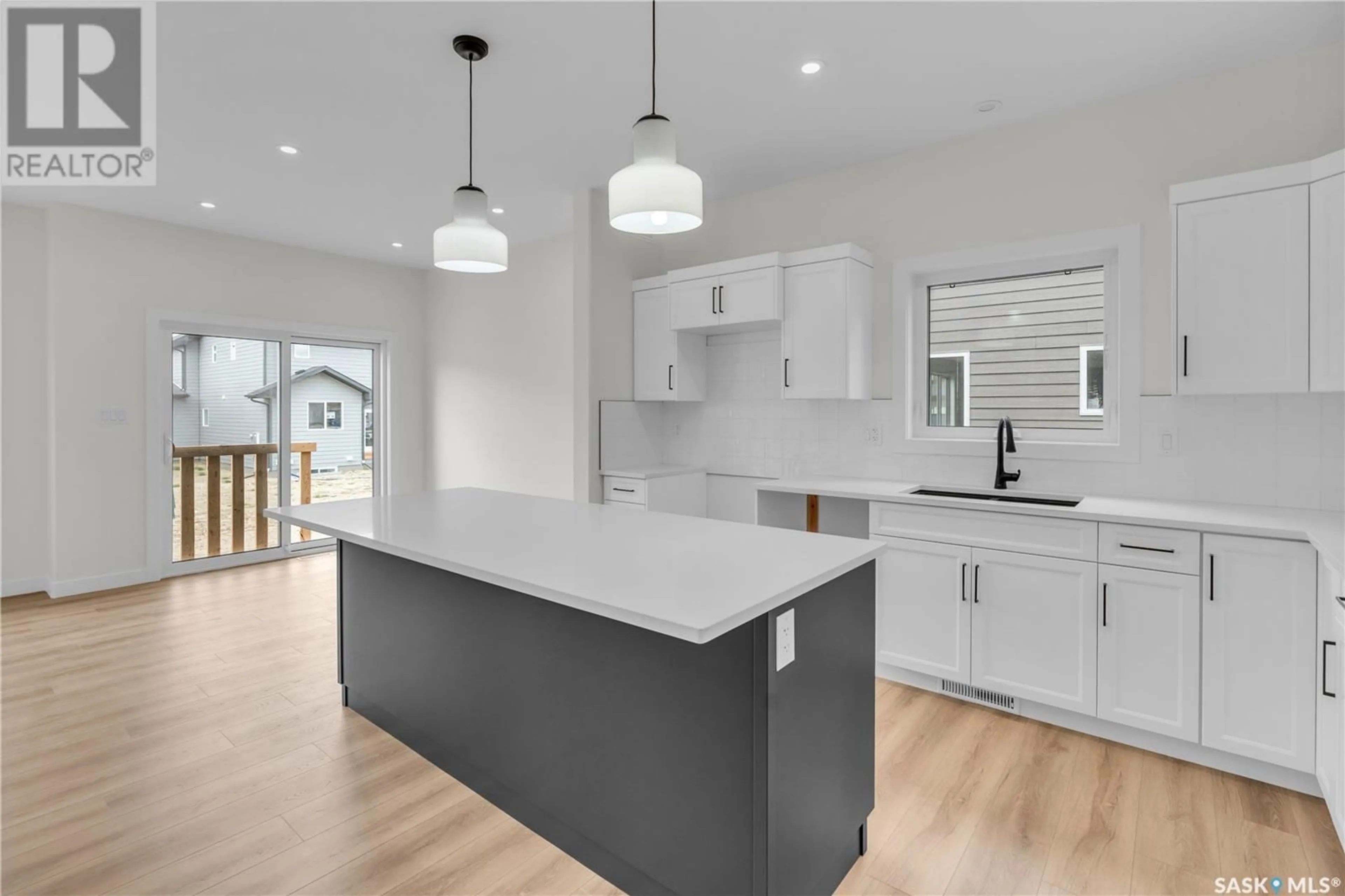 Open concept kitchen, unknown for 411 DORAN CRESCENT, Saskatoon Saskatchewan S7V1W3