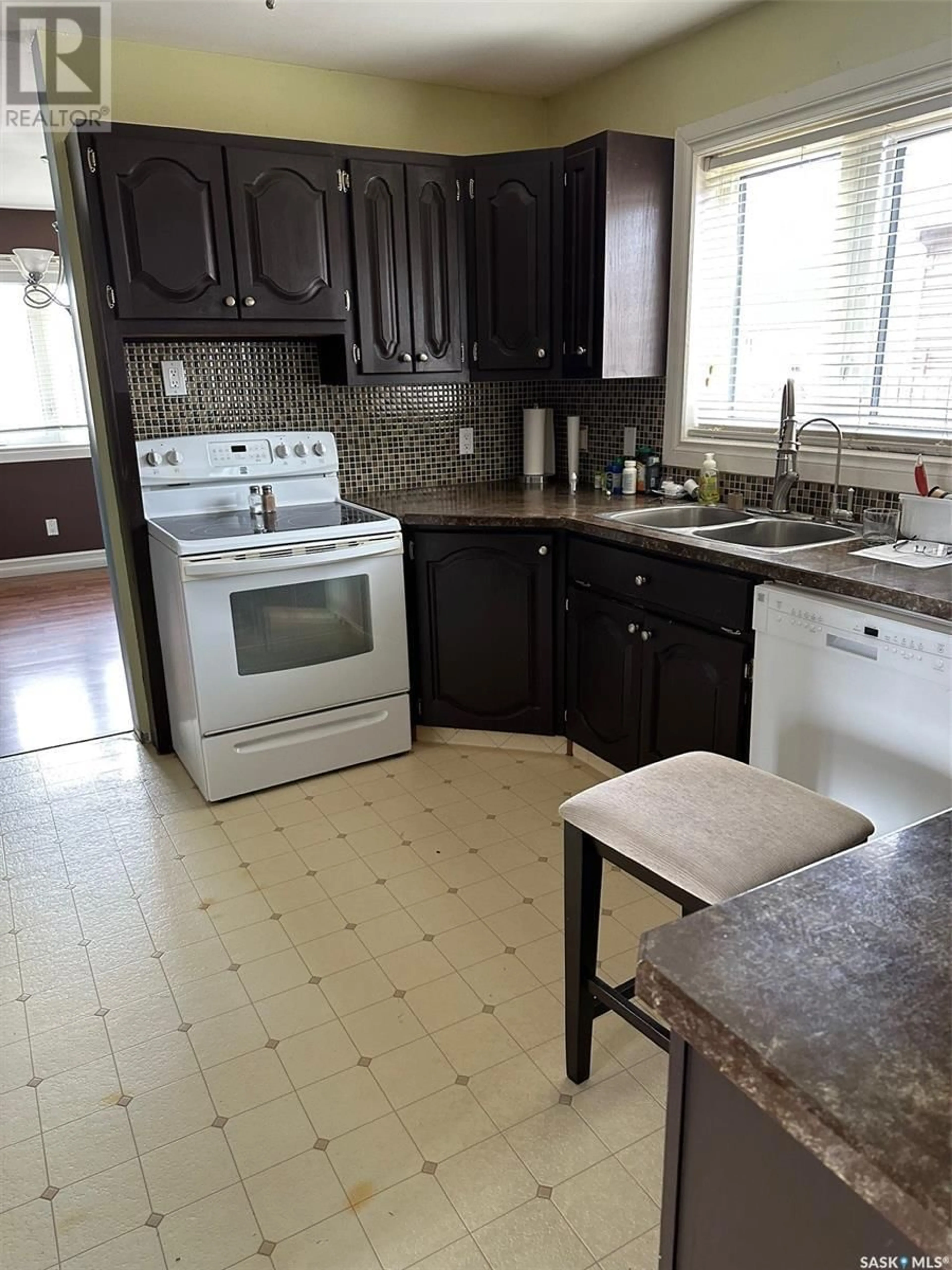 Standard kitchen, ceramic/tile floor for 1102 SINCLAIR BAY, Estevan Saskatchewan S4A2M7