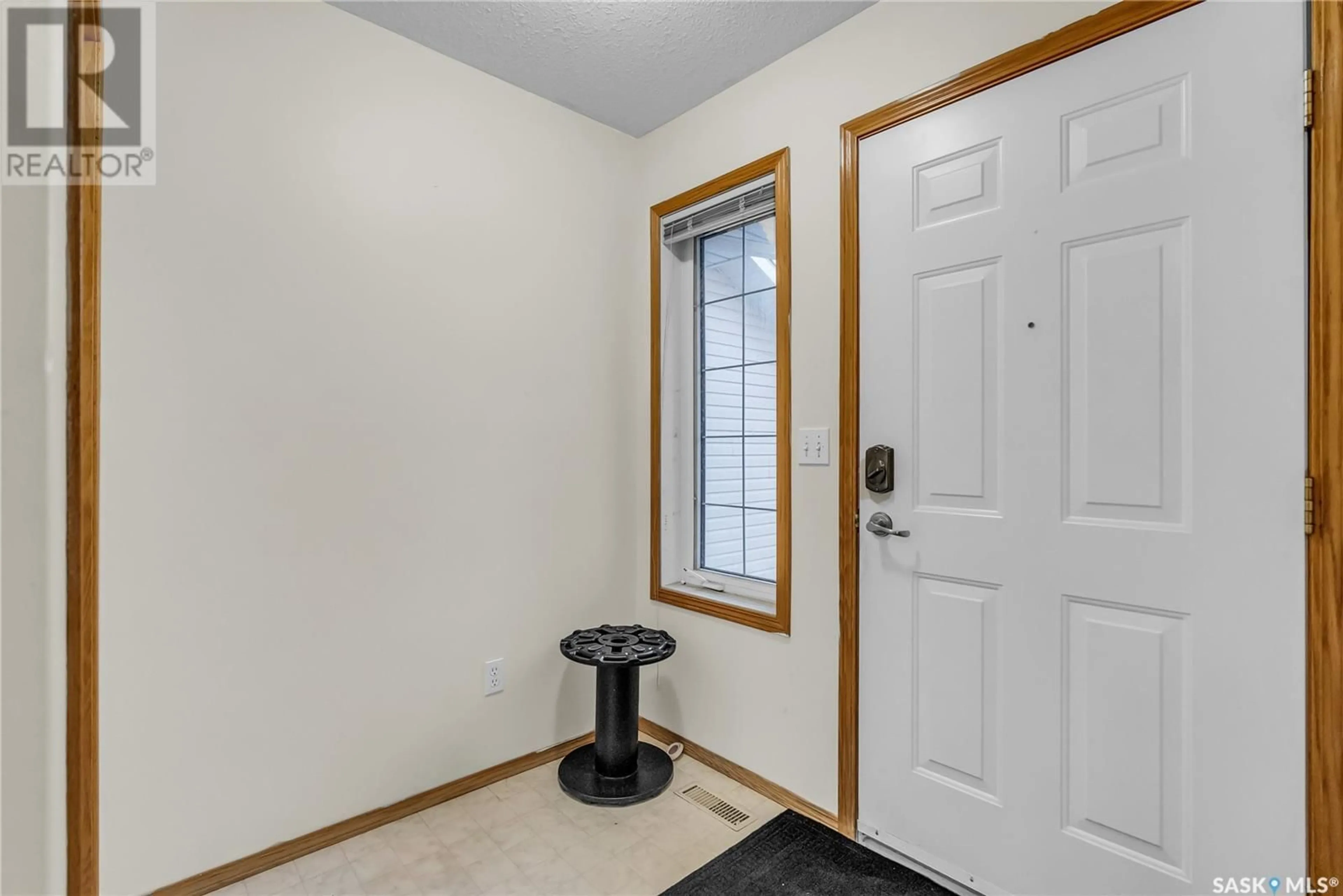 Indoor entryway for 10 110 KEEVIL CRESCENT, Saskatoon Saskatchewan S7N4N8