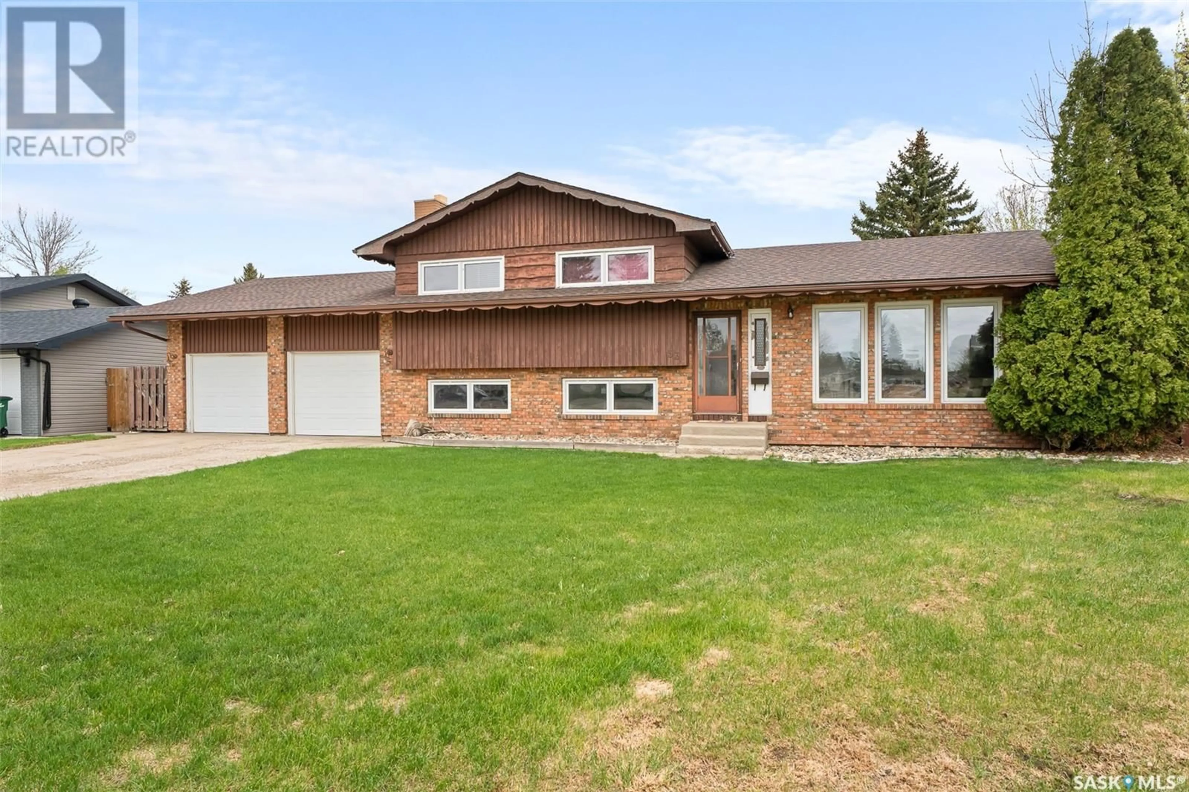 Home with vinyl exterior material, street for 53 DAISY CRESCENT, Moose Jaw Saskatchewan S6J1C2