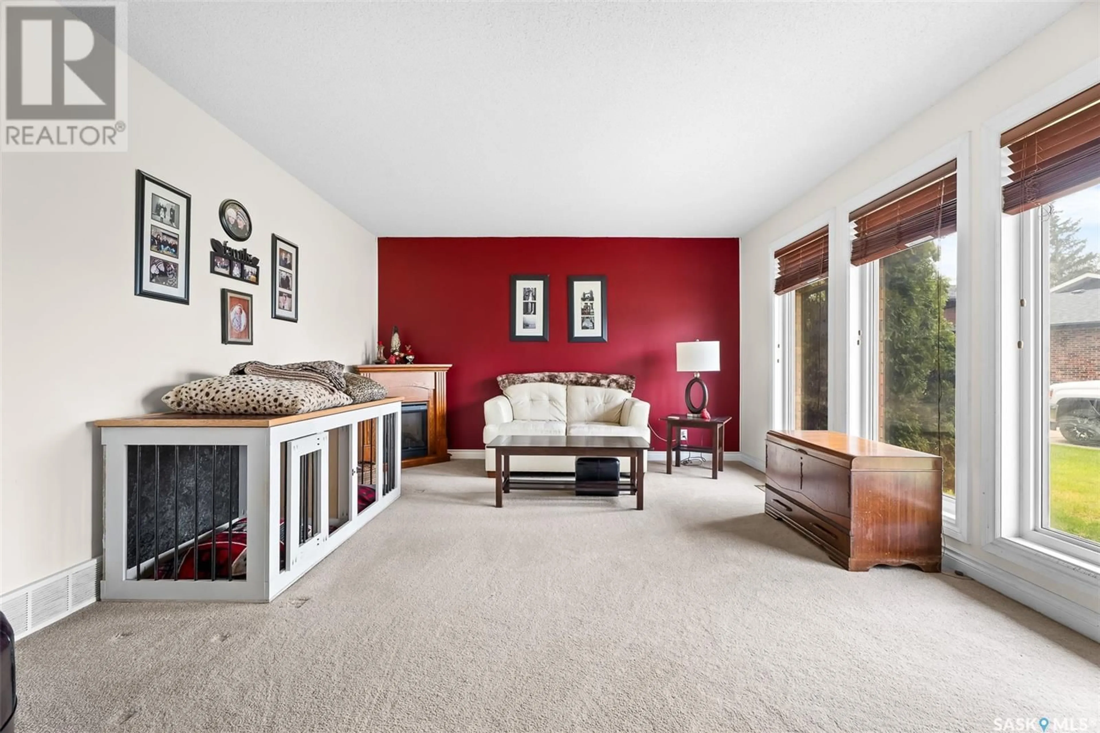 Living room with furniture, carpet floor for 53 DAISY CRESCENT, Moose Jaw Saskatchewan S6J1C2
