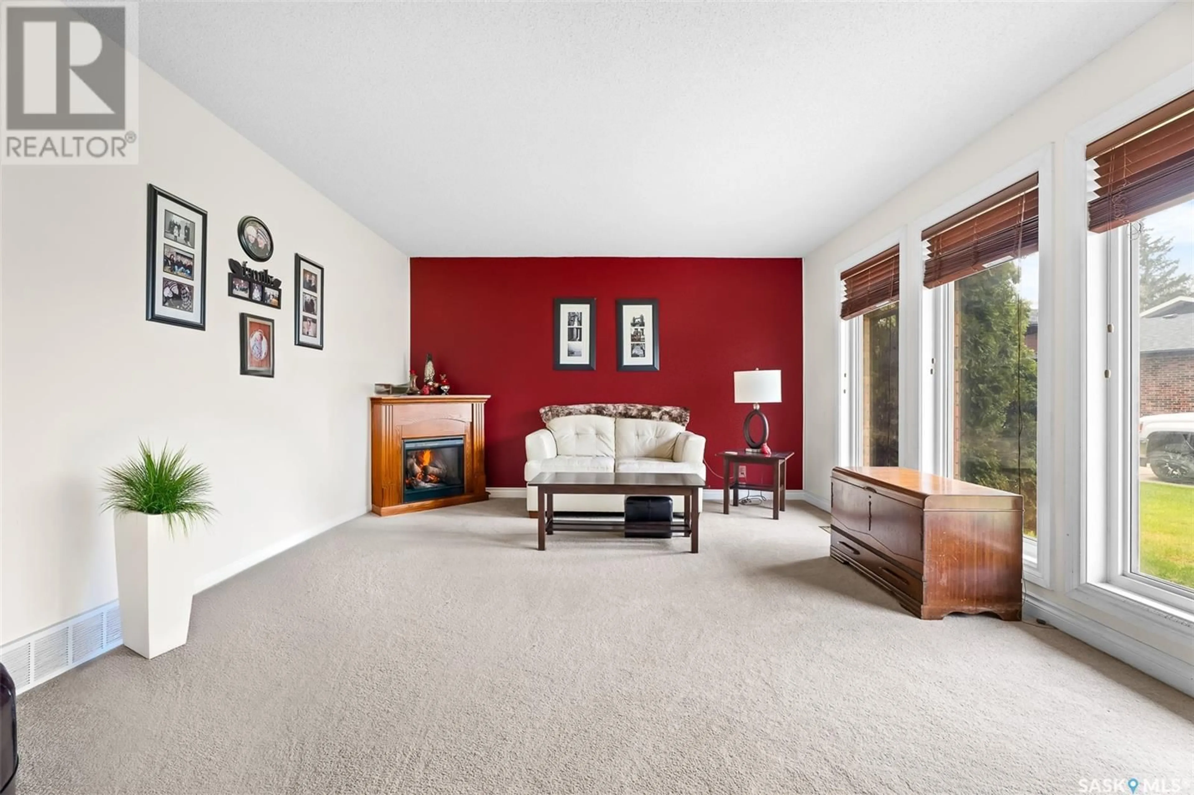 Living room with furniture, carpet floor for 53 DAISY CRESCENT, Moose Jaw Saskatchewan S6J1C2