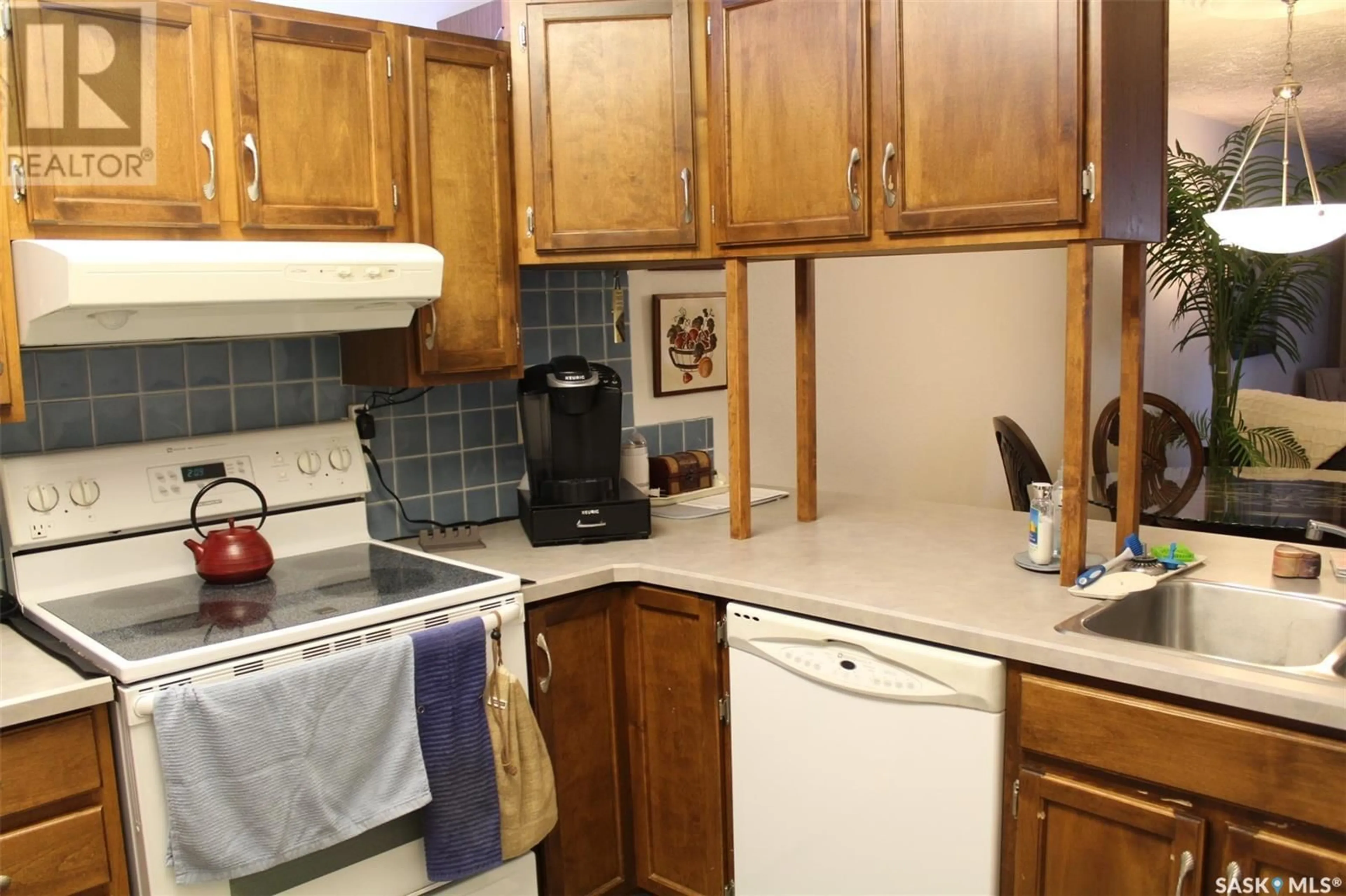 Standard kitchen, unknown for 13 228 3RD STREET, Weyburn Saskatchewan S4H0W6