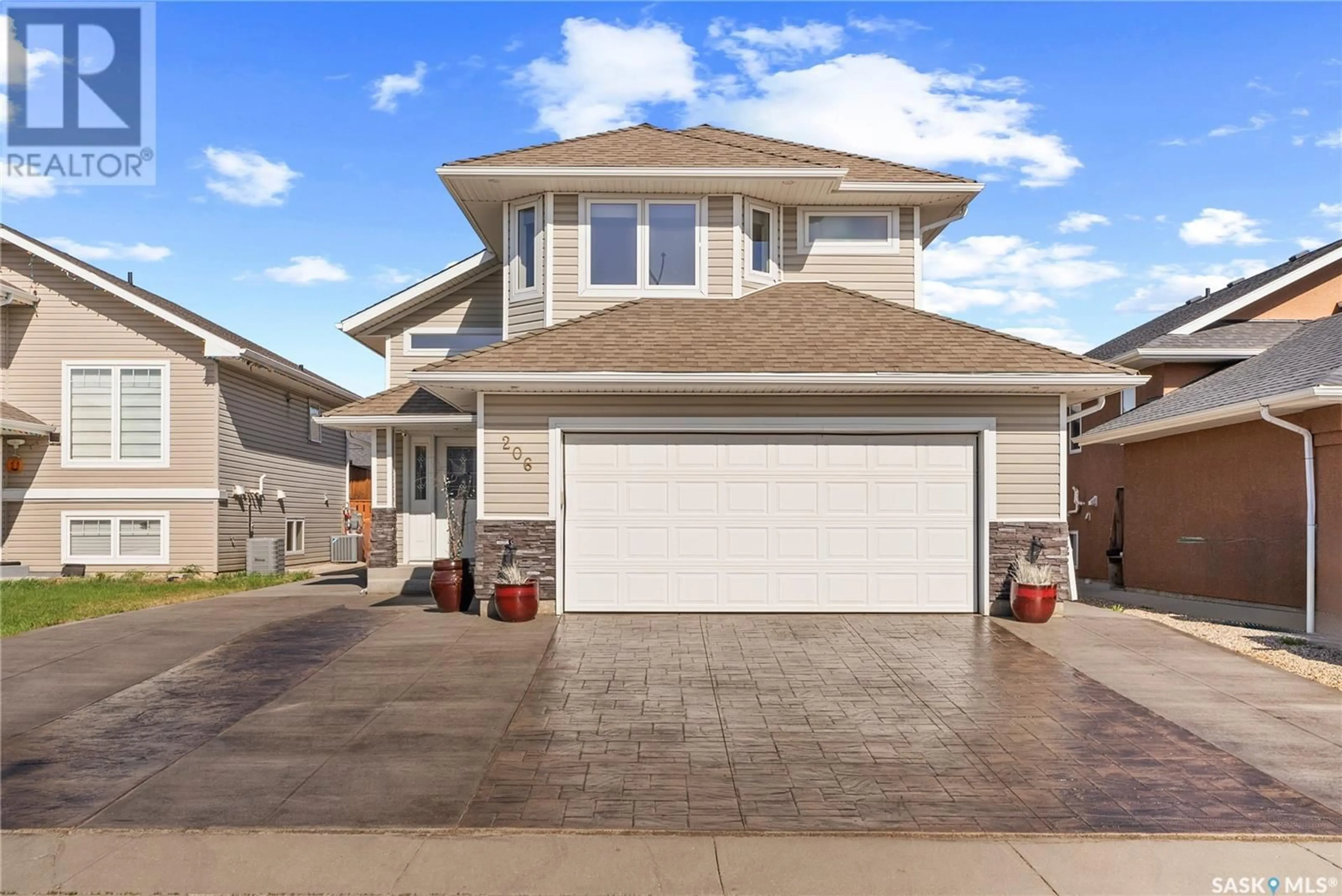 Home with vinyl exterior material, street for 206 KOROL CRESCENT, Saskatoon Saskatchewan S7R0E1