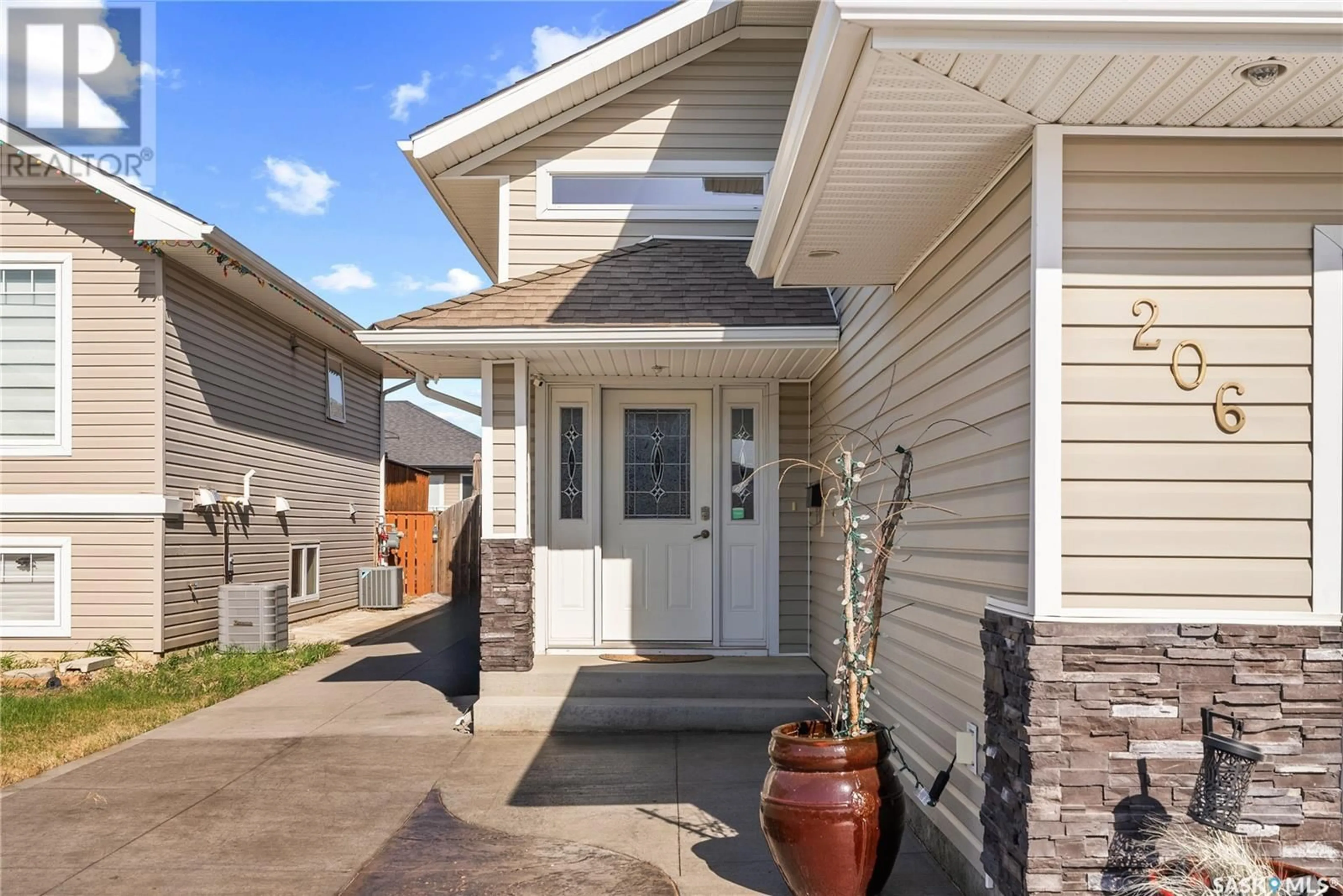 Home with vinyl exterior material, street for 206 KOROL CRESCENT, Saskatoon Saskatchewan S7R0E1