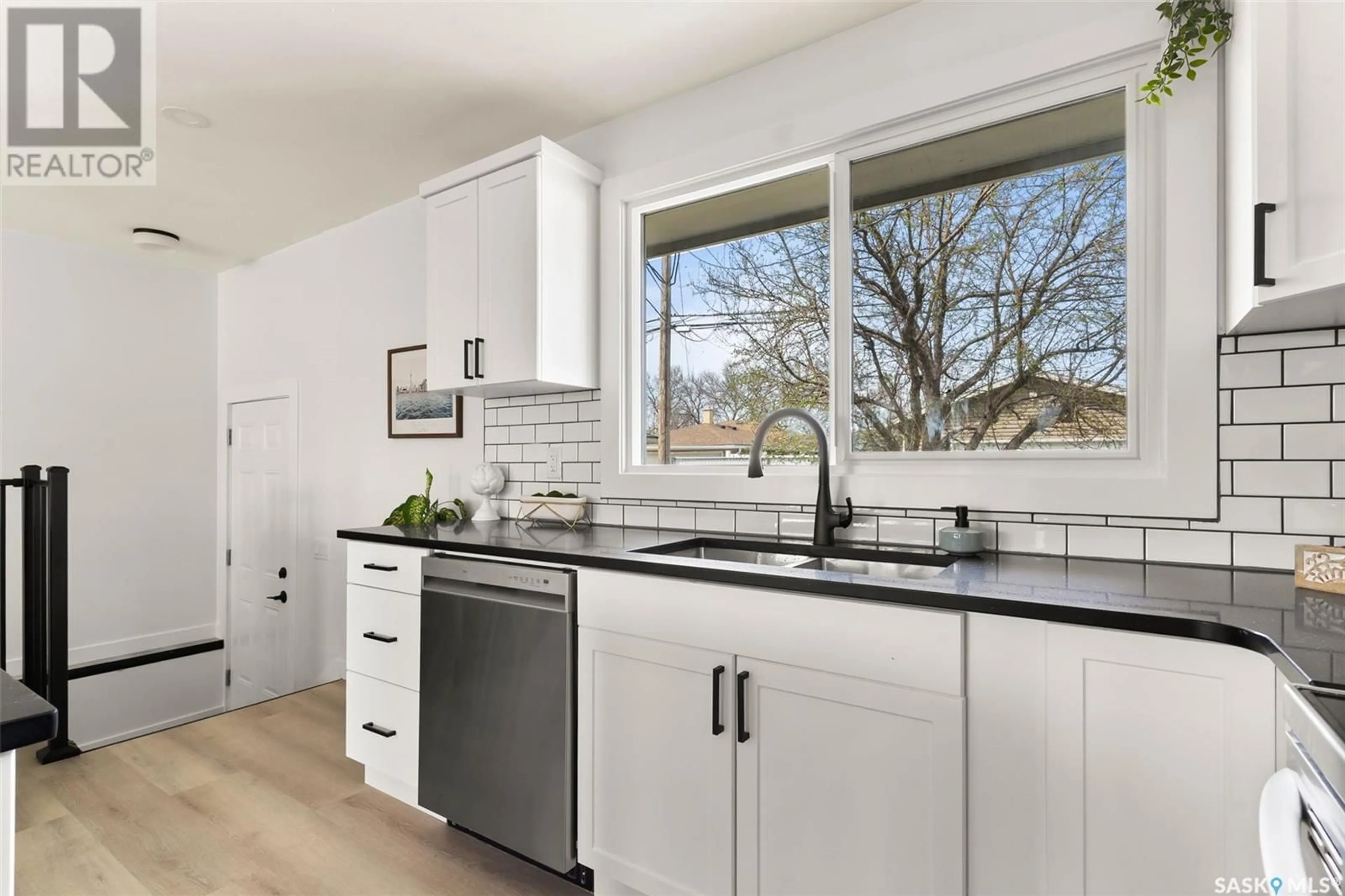 Open concept kitchen, ceramic/tile floor for 1612 8TH AVENUE, Regina Saskatchewan S4R0G3