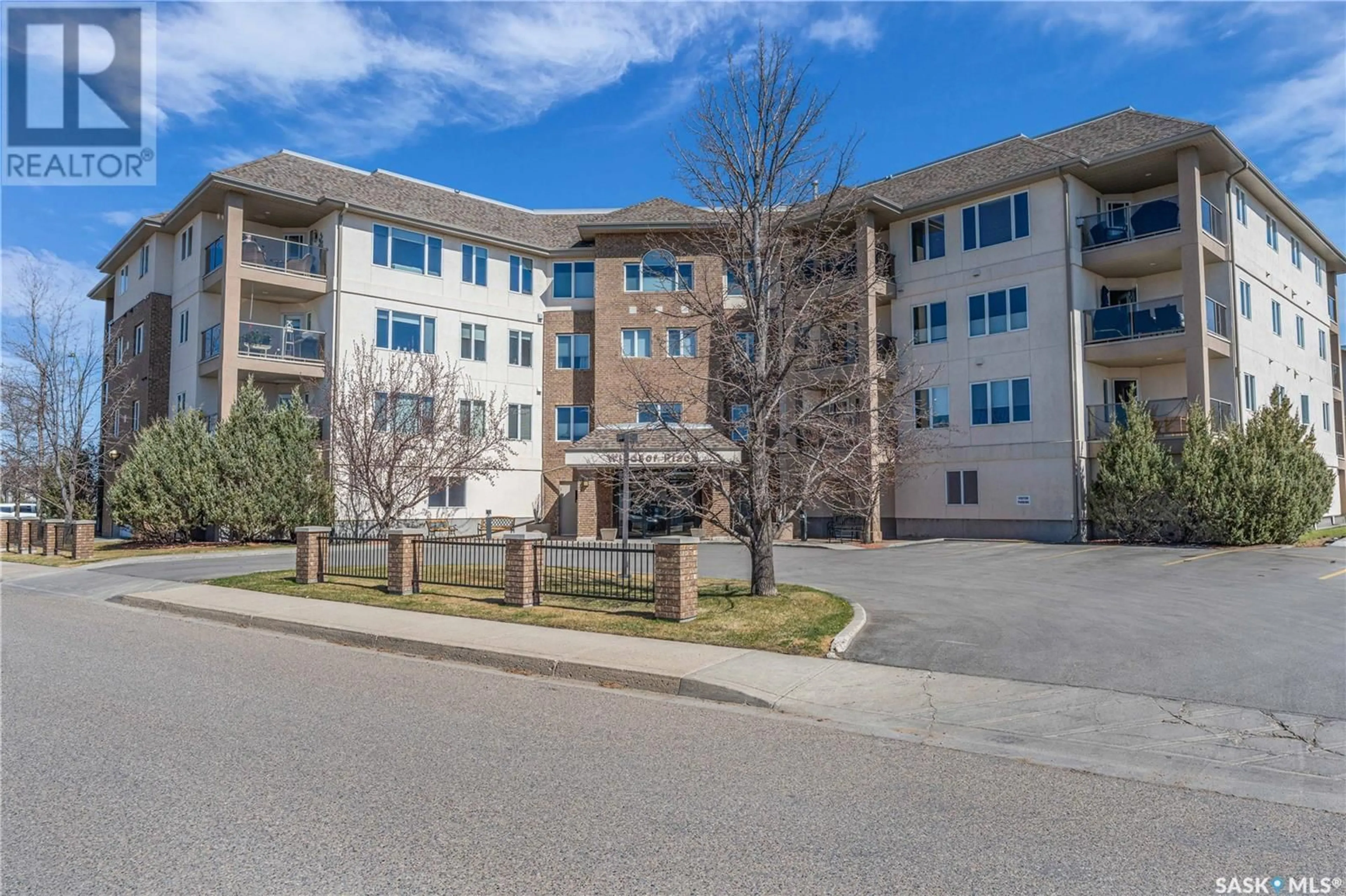 Patio, unknown for 204 - 3101 RENFREW CRESCENT, Regina Saskatchewan S4V3B6