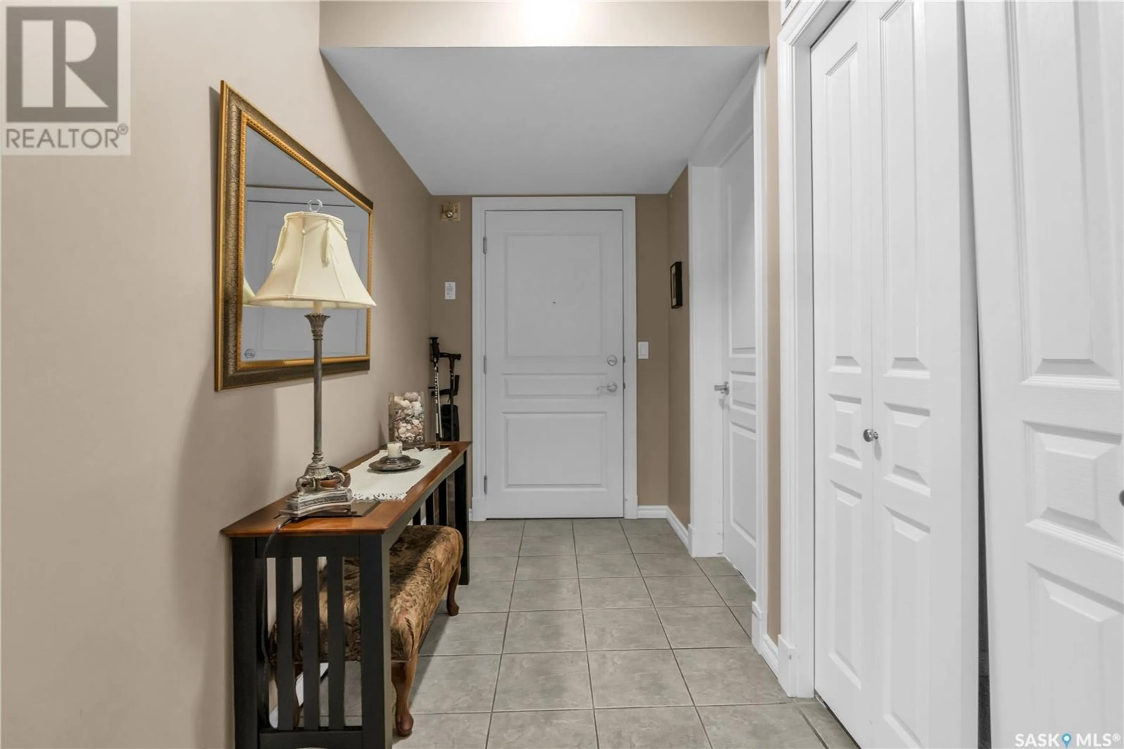 Indoor entryway for 204 - 3101 RENFREW CRESCENT, Regina Saskatchewan S4V3B6