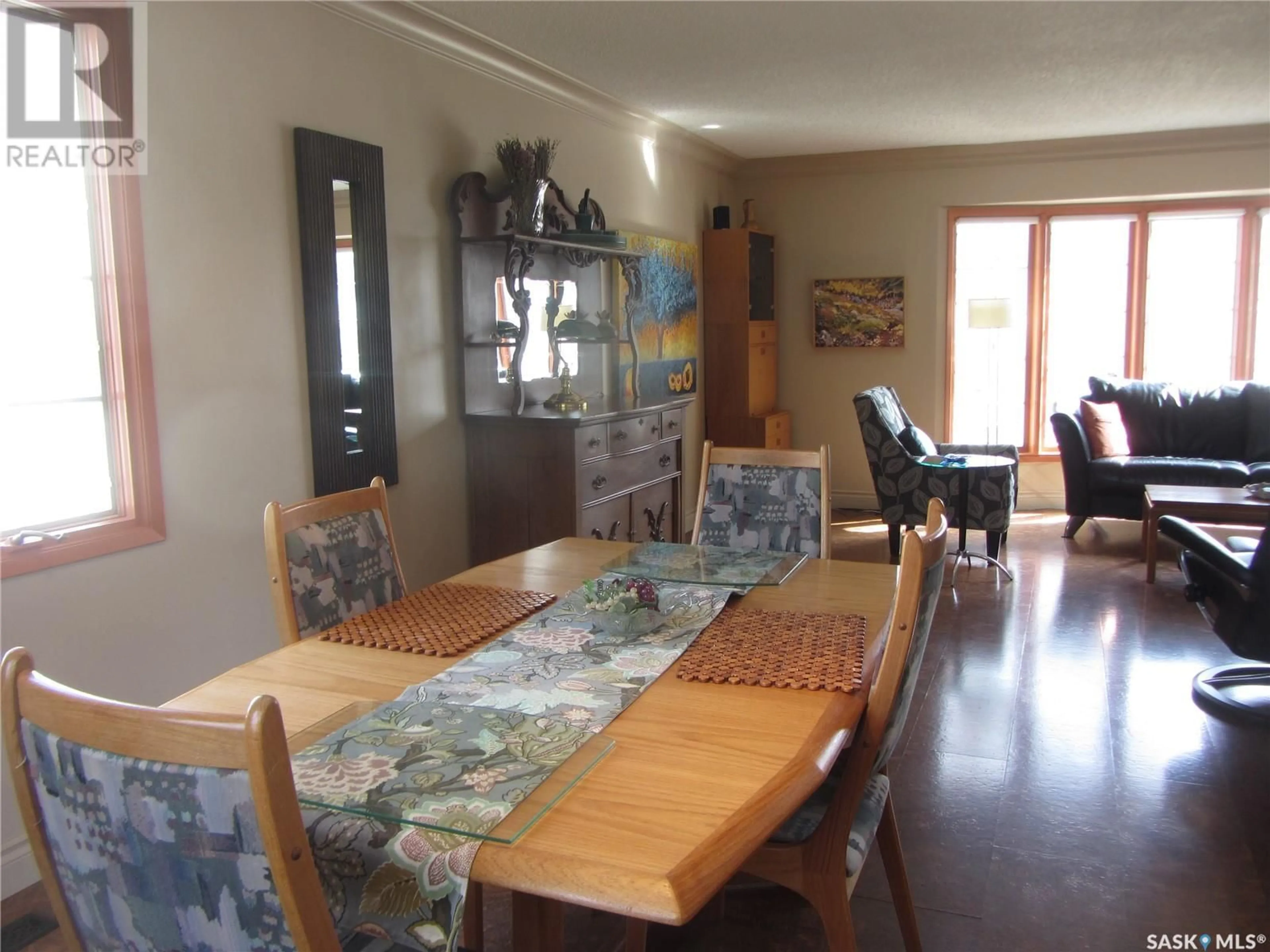 Dining room, wood/laminate floor for 135 SKEENA CRESCENT, Saskatoon Saskatchewan S7K4G6