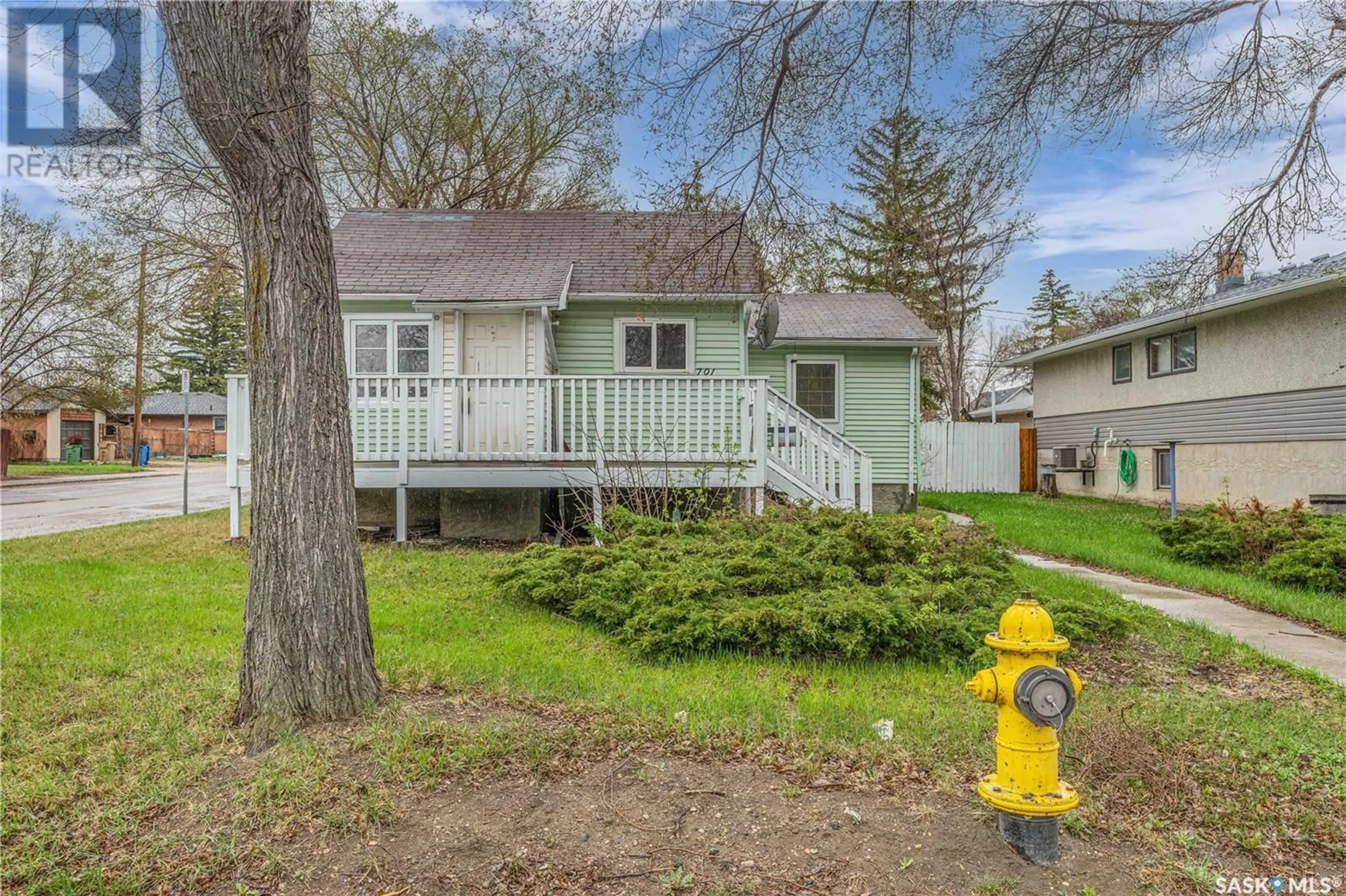 A pic from outside/outdoor area/front of a property/back of a property/a pic from drone, street for 701 ARGYLE STREET, Regina Saskatchewan S4T3P7