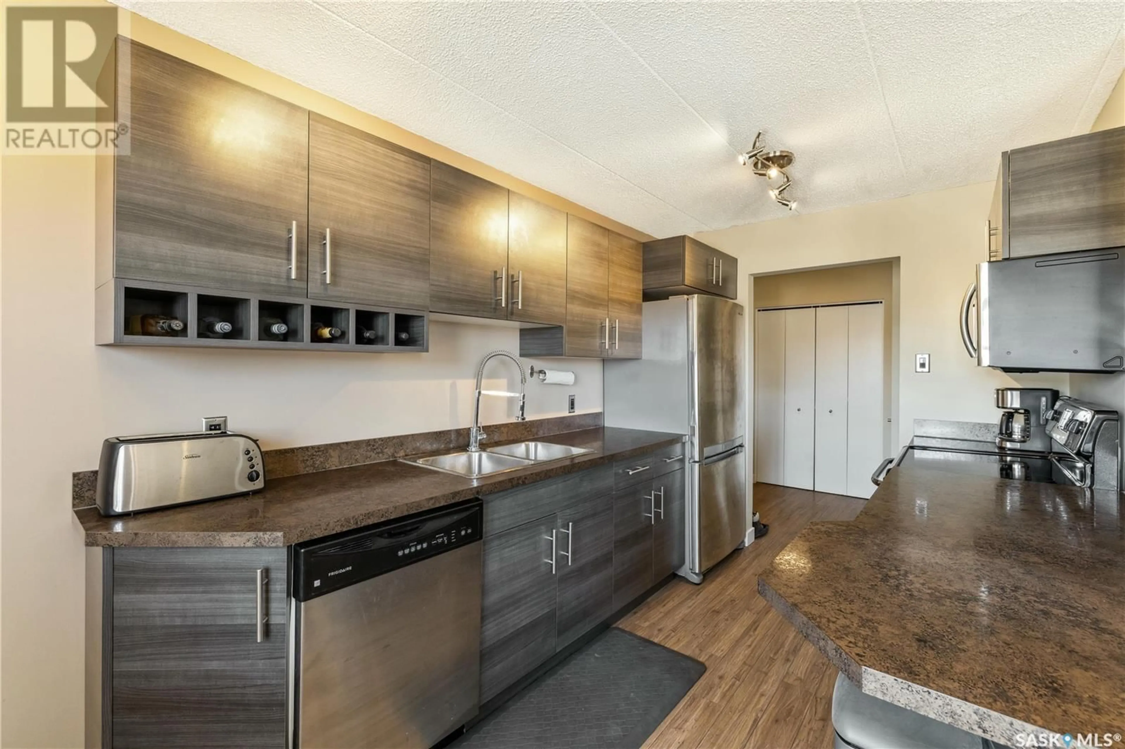 Open concept kitchen, unknown for N - 18 405 LORNE STREET, Regina Saskatchewan S4R3B2