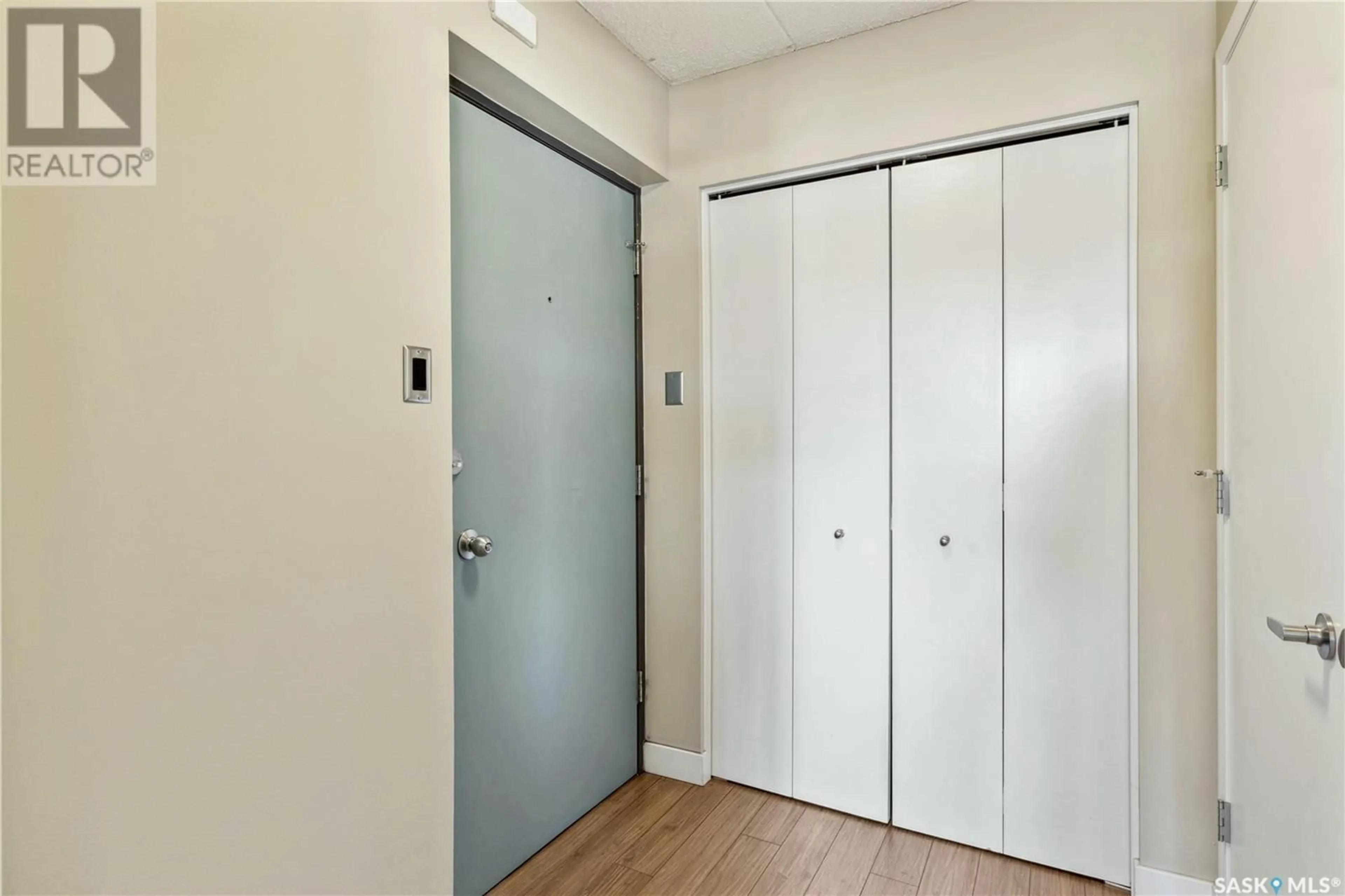 Indoor entryway for N - 18 405 LORNE STREET, Regina Saskatchewan S4R3B2
