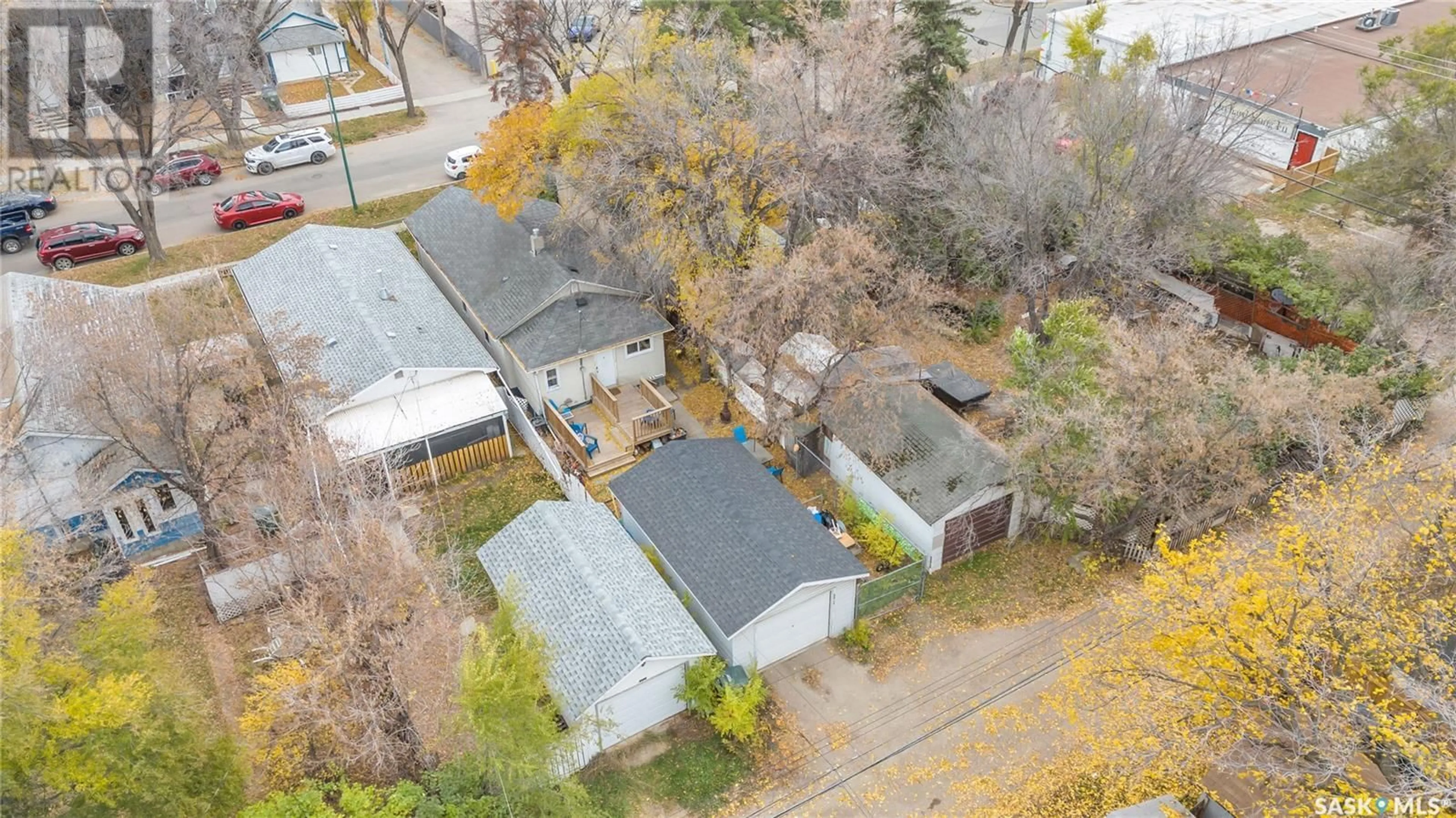 A pic from outside/outdoor area/front of a property/back of a property/a pic from drone, street for 1207 D AVENUE, Saskatoon Saskatchewan S7L1N9