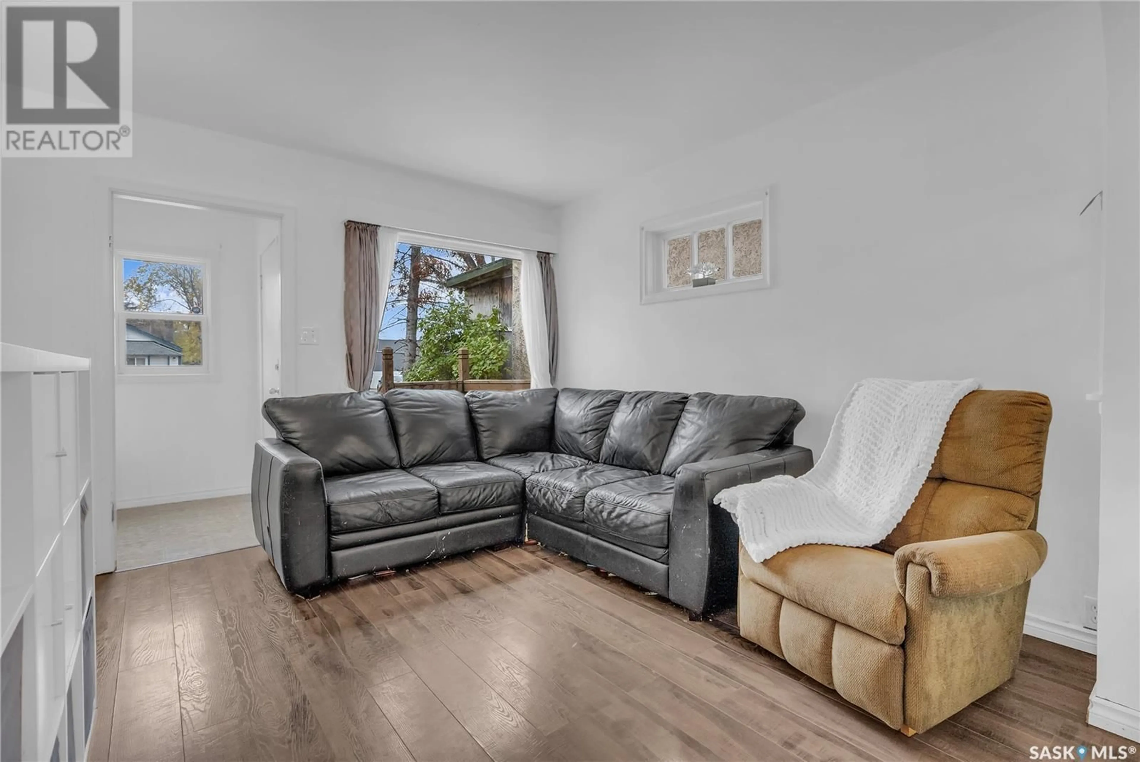Living room with furniture, unknown for 1207 D AVENUE, Saskatoon Saskatchewan S7L1N9