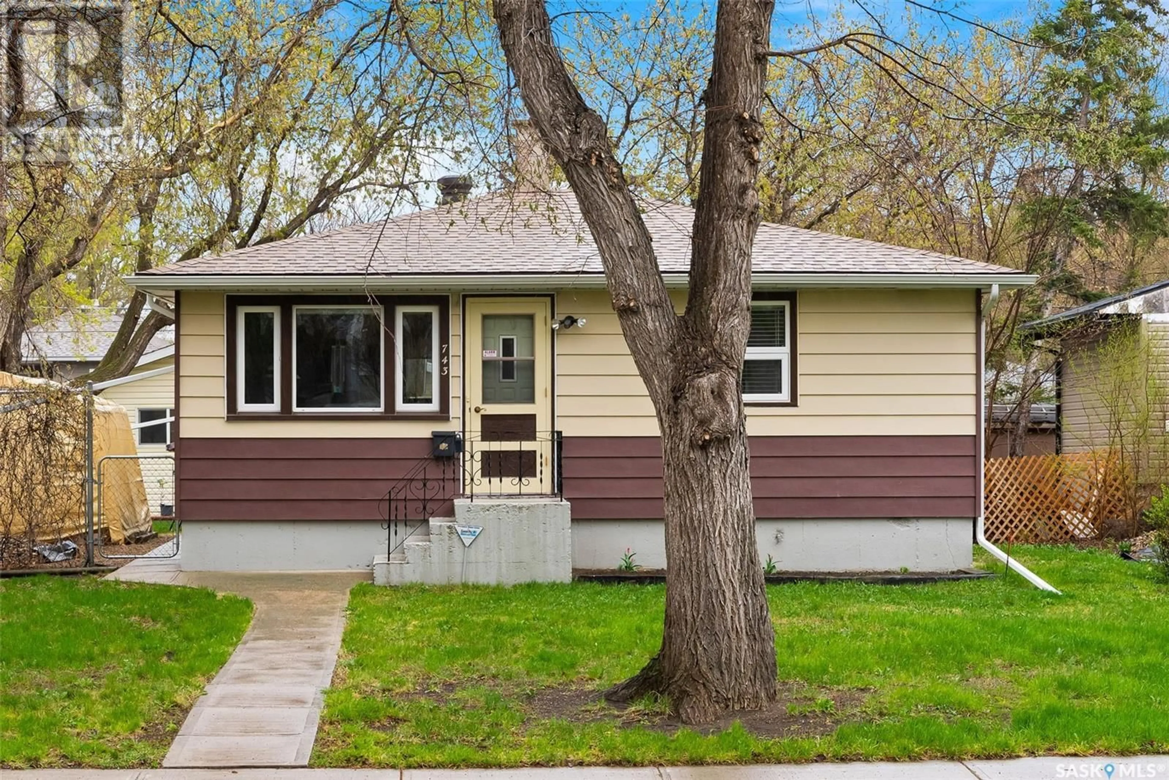 Home with vinyl exterior material, street for 743 MCTAVISH STREET, Regina Saskatchewan S4T3T8