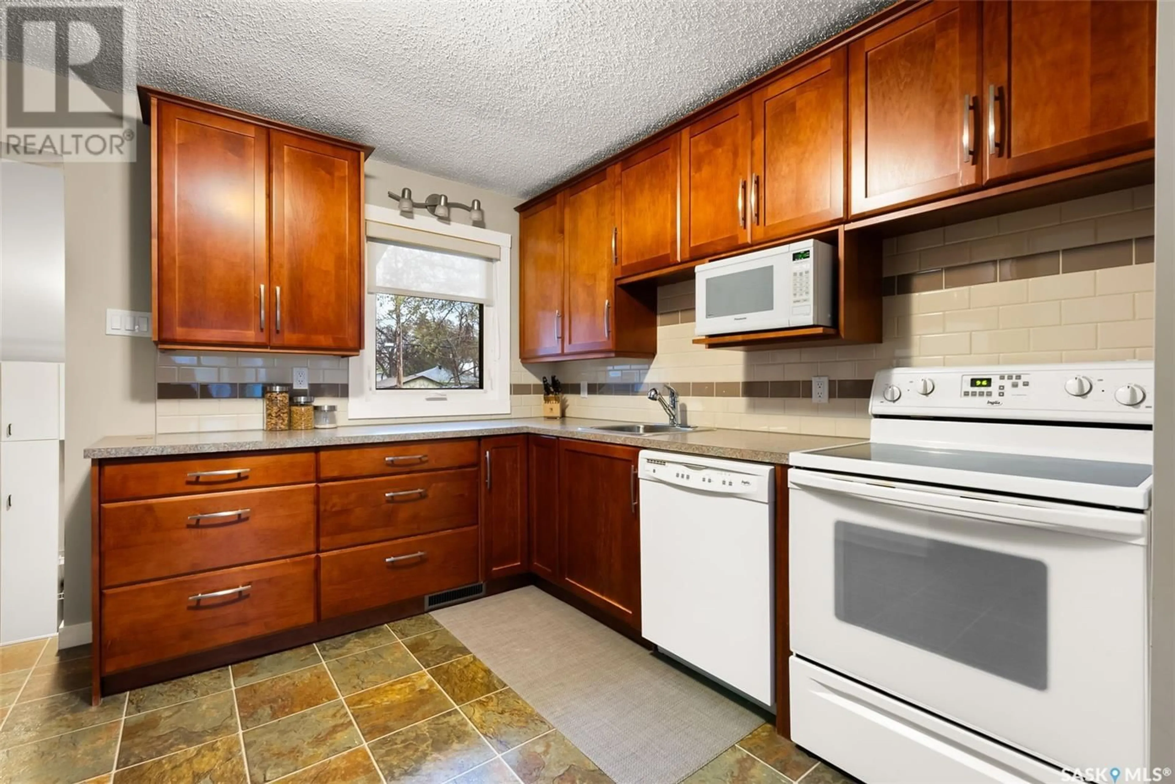 Standard kitchen, ceramic/tile floor for 743 MCTAVISH STREET, Regina Saskatchewan S4T3T8