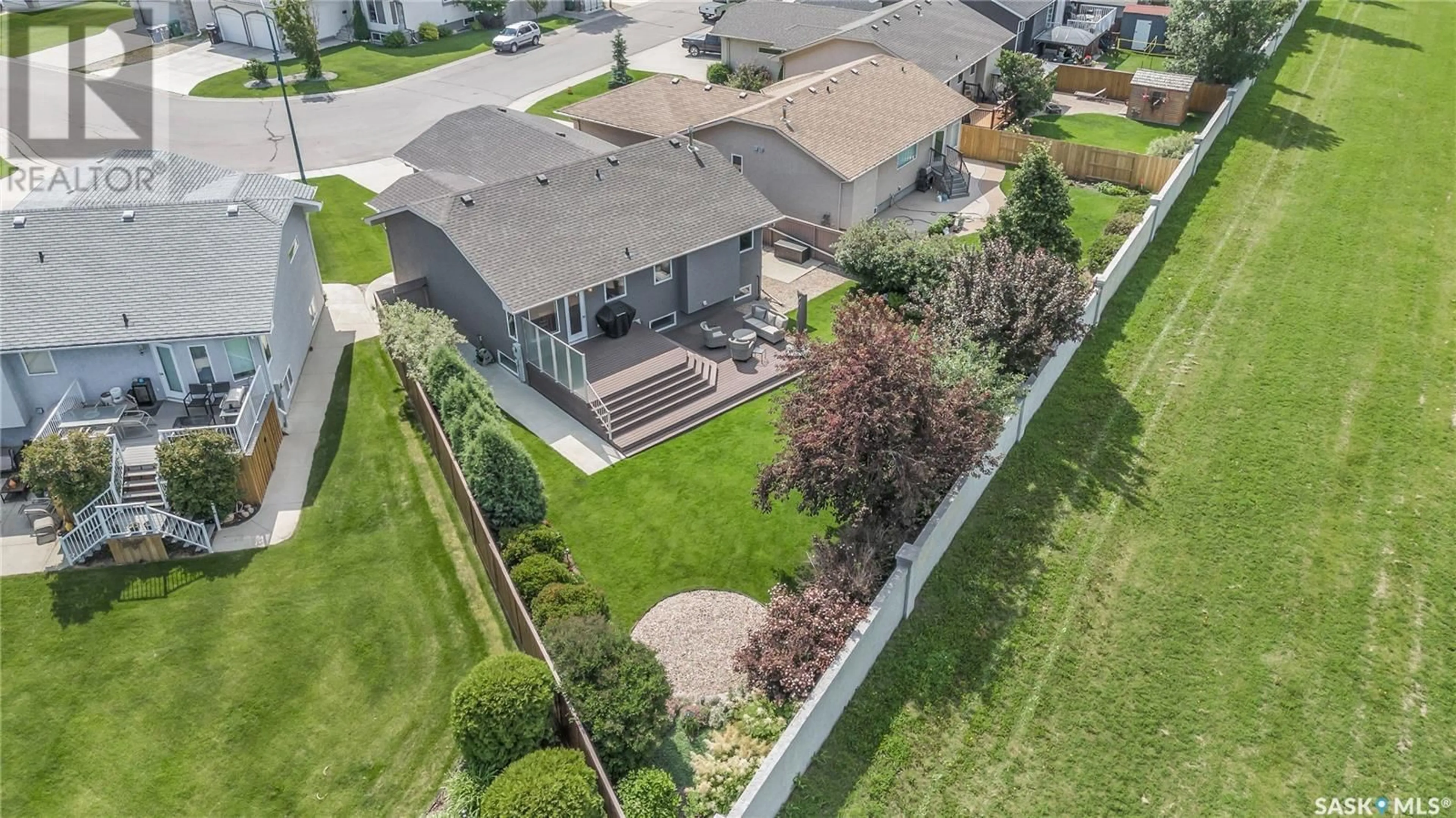 A pic from outside/outdoor area/front of a property/back of a property/a pic from drone, street for 175 KUTZ CRESCENT, Saskatoon Saskatchewan S7N4S5
