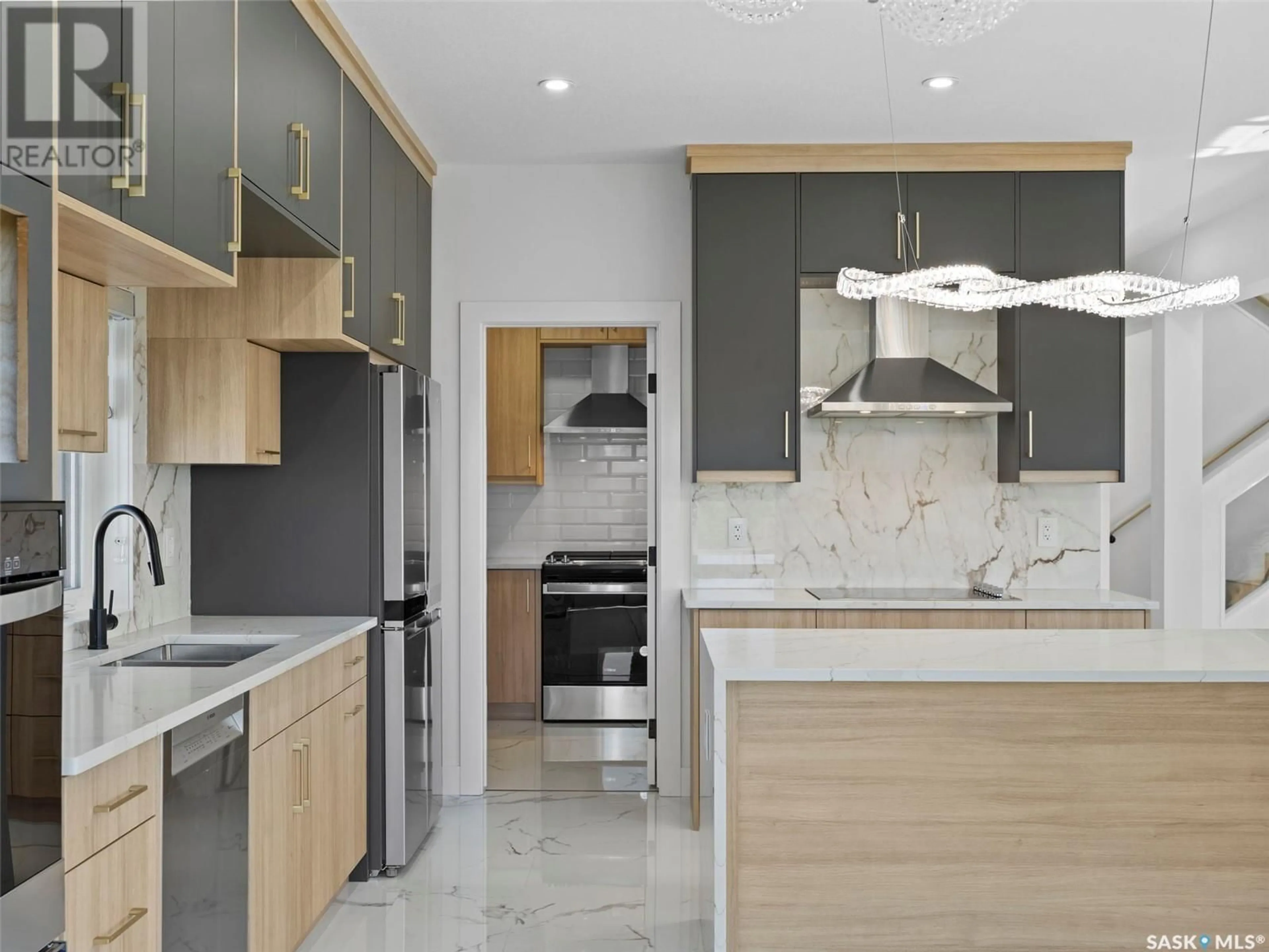 Contemporary kitchen, unknown for 134 MAZUREK CRESCENT, Saskatoon Saskatchewan S7V1S1