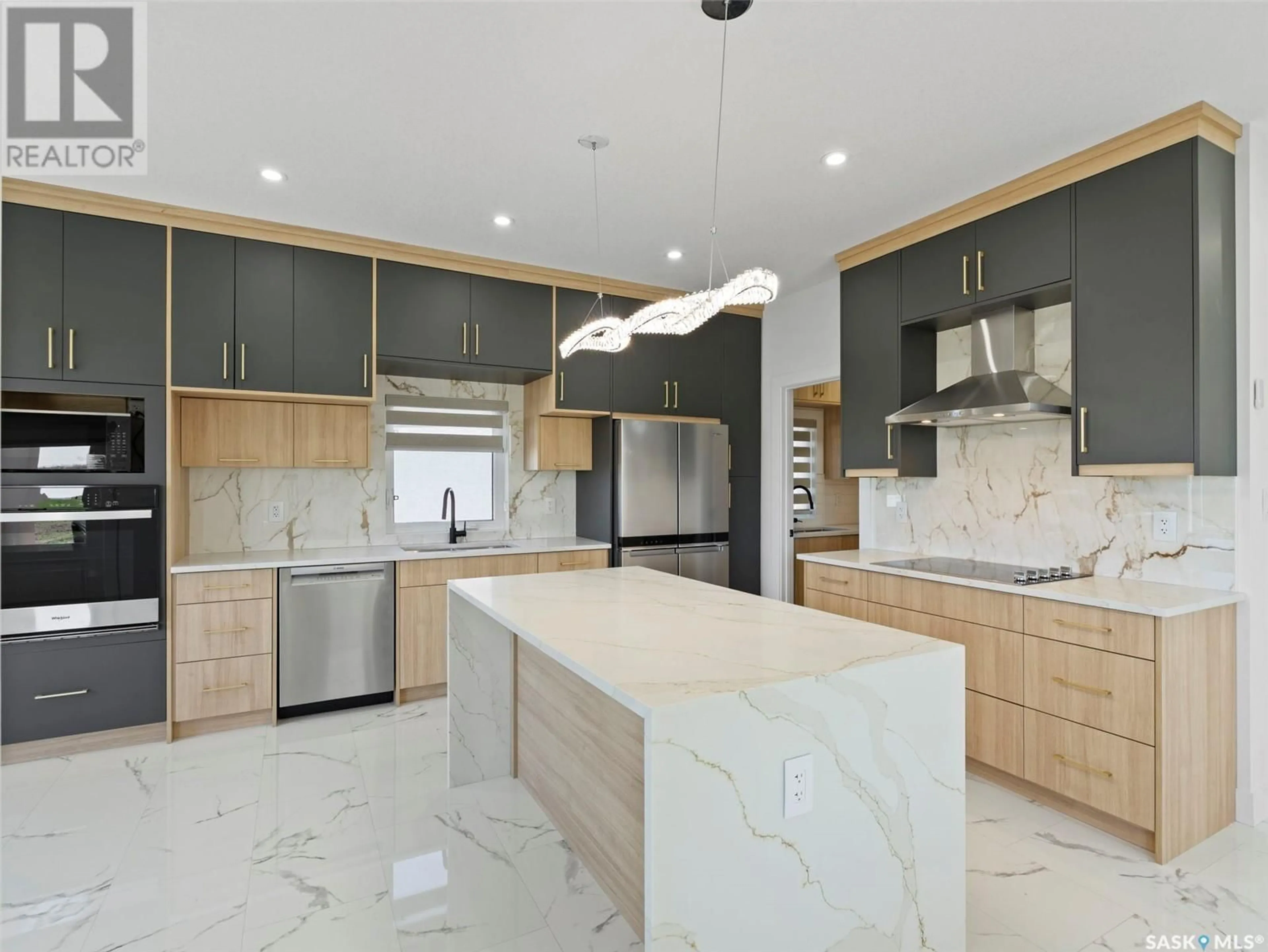 Contemporary kitchen, ceramic/tile floor for 134 MAZUREK CRESCENT, Saskatoon Saskatchewan S7V1S1