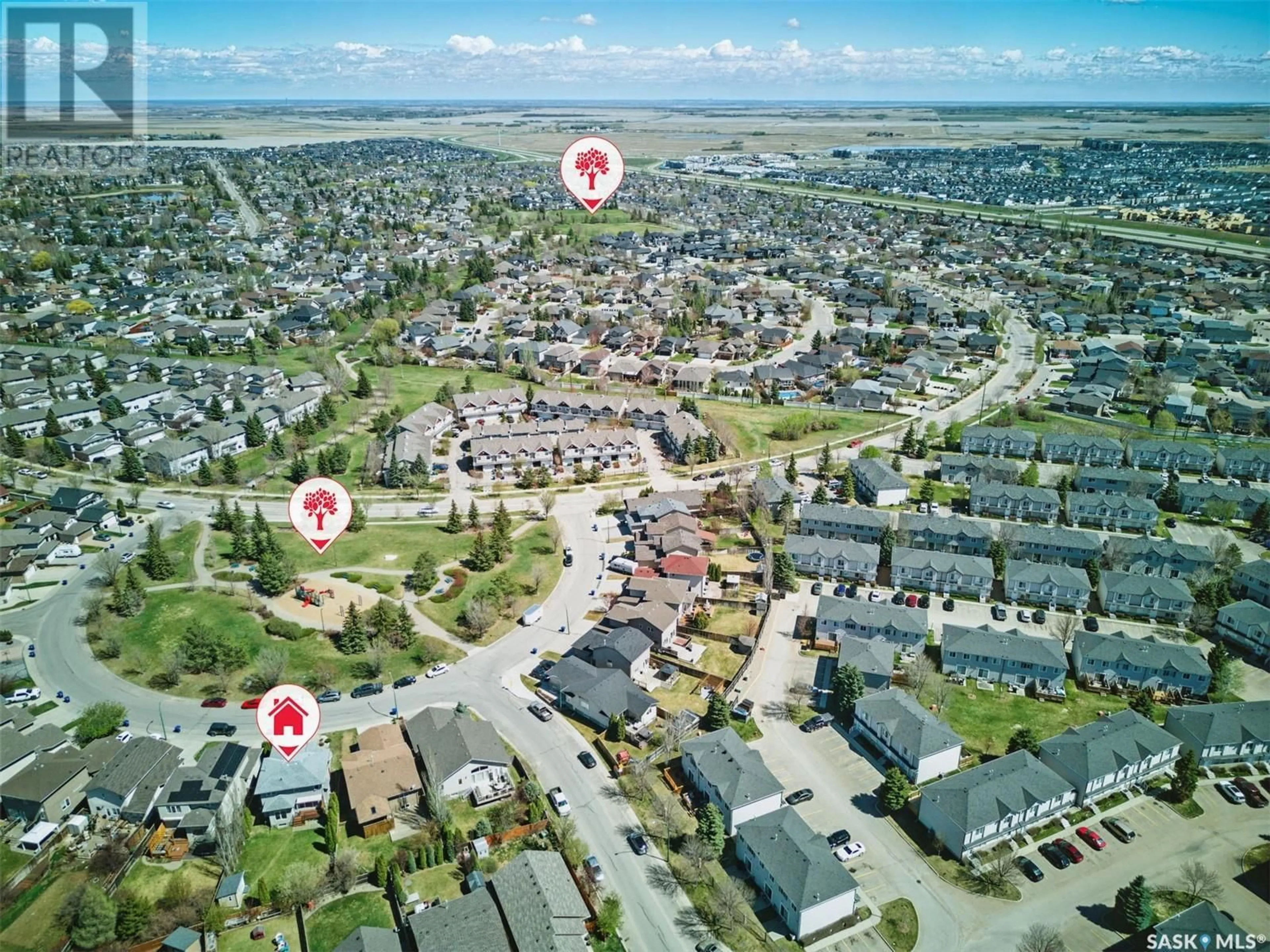 A pic from outside/outdoor area/front of a property/back of a property/a pic from drone, street for 211 BECKETT GREEN, Saskatoon Saskatchewan S7N4W6