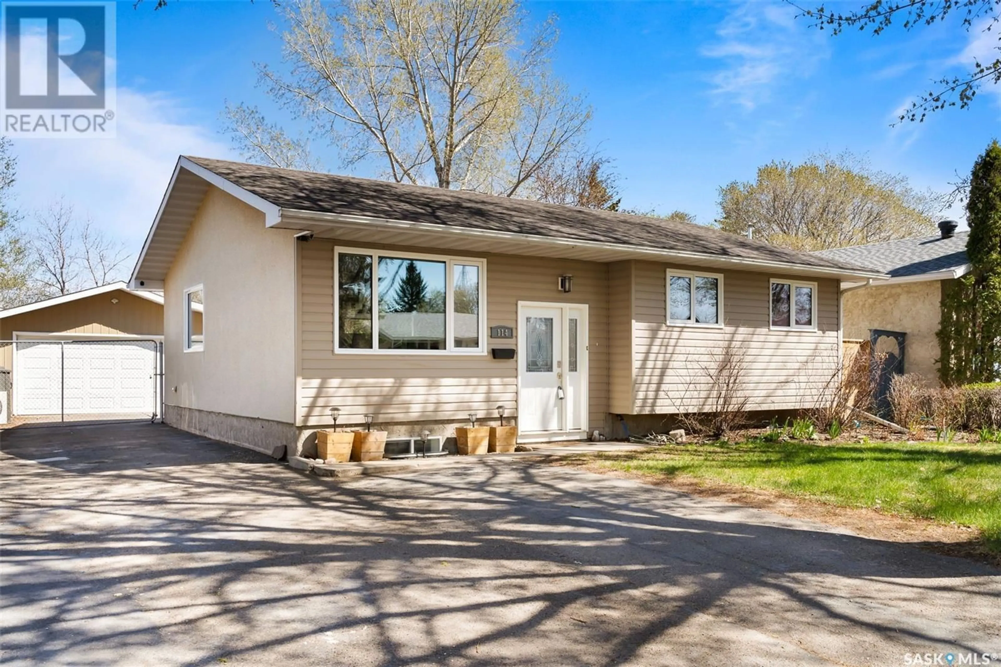 Home with vinyl exterior material, street for 114 COLEMAN CRESCENT, Regina Saskatchewan S4N5J5
