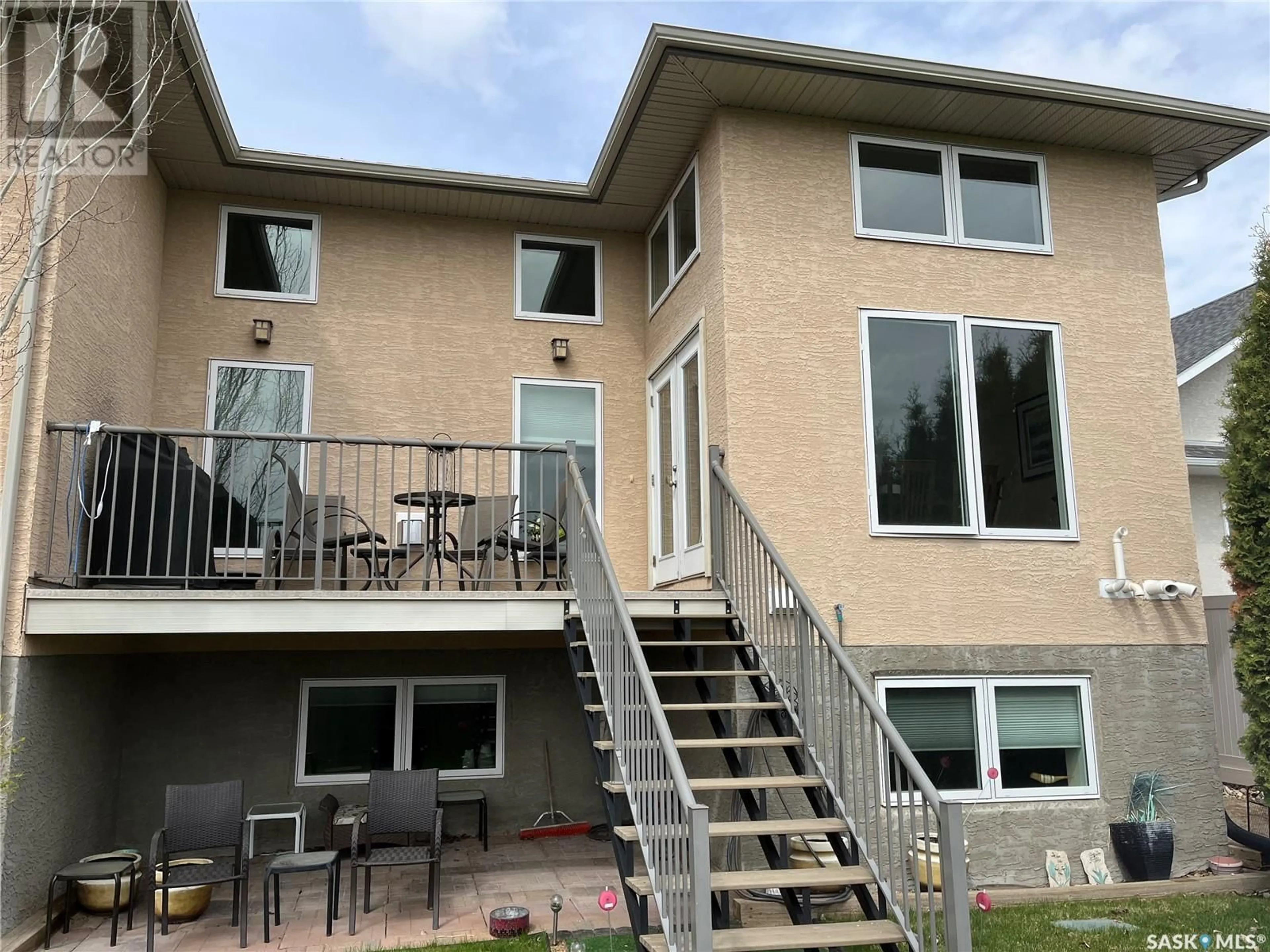 Home with vinyl exterior material, building for 3569 BERKSHIRE COURT, Regina Saskatchewan S4S6R6