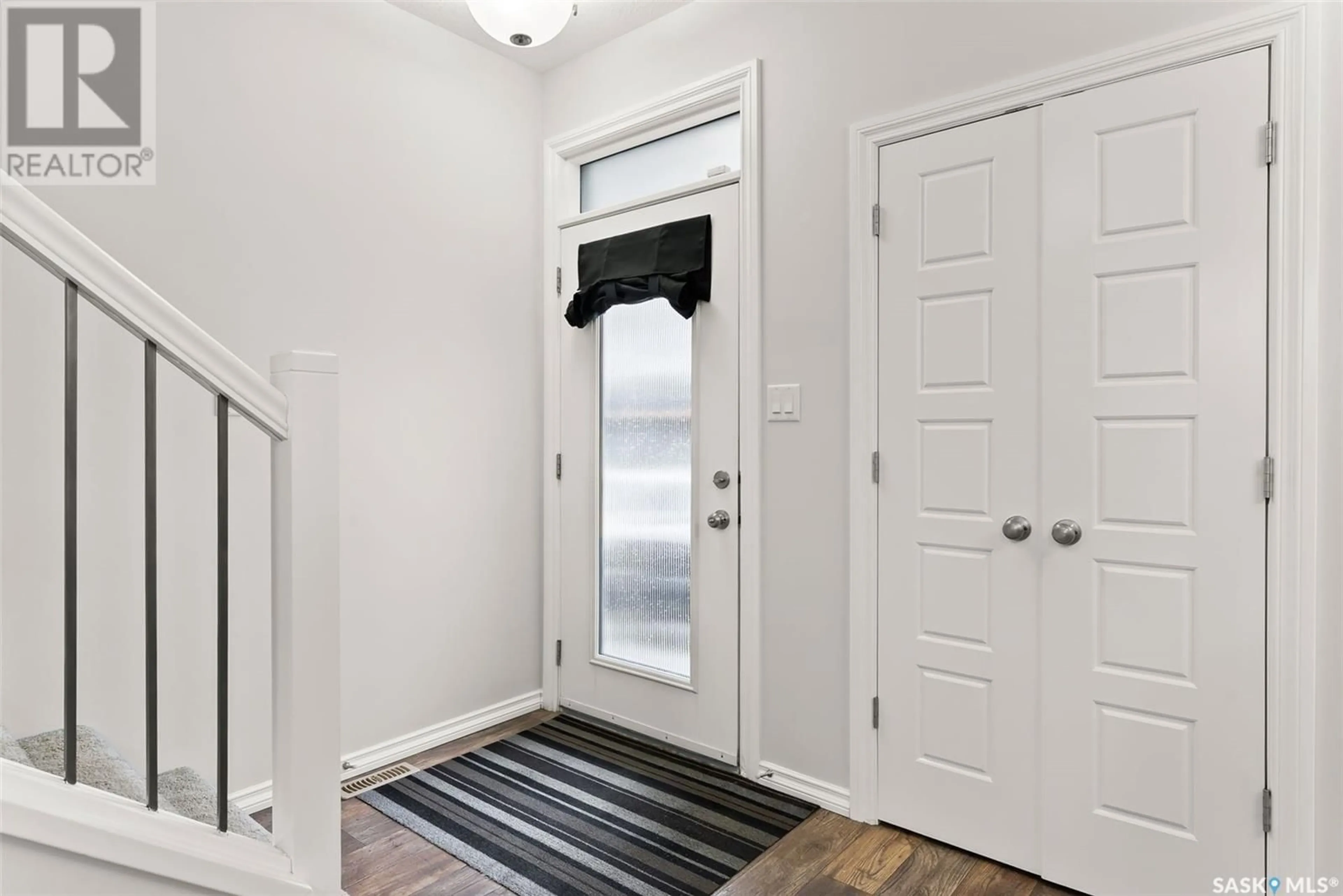 Indoor entryway for 117 - 3229 ELGAARD DRIVE, Regina Saskatchewan S4X0L2